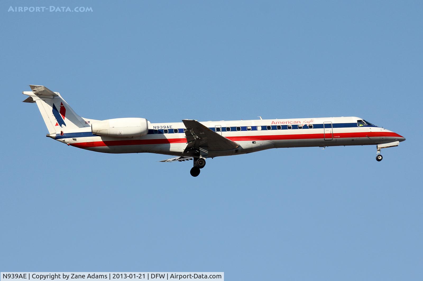 N939AE, 2005 Embraer ERJ-145LR (EMB-145LR) C/N 14500923, American Eagle landing at DFW Airport