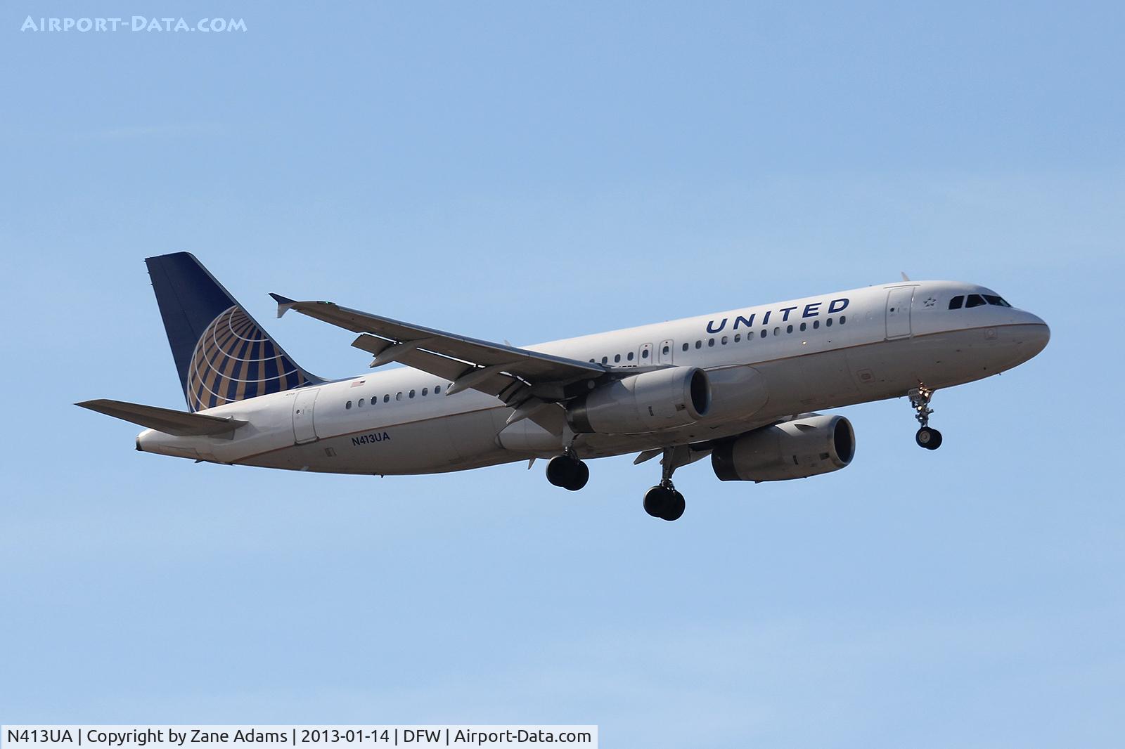 N413UA, 1994 Airbus A320-232 C/N 470, Landing at DFW Airport