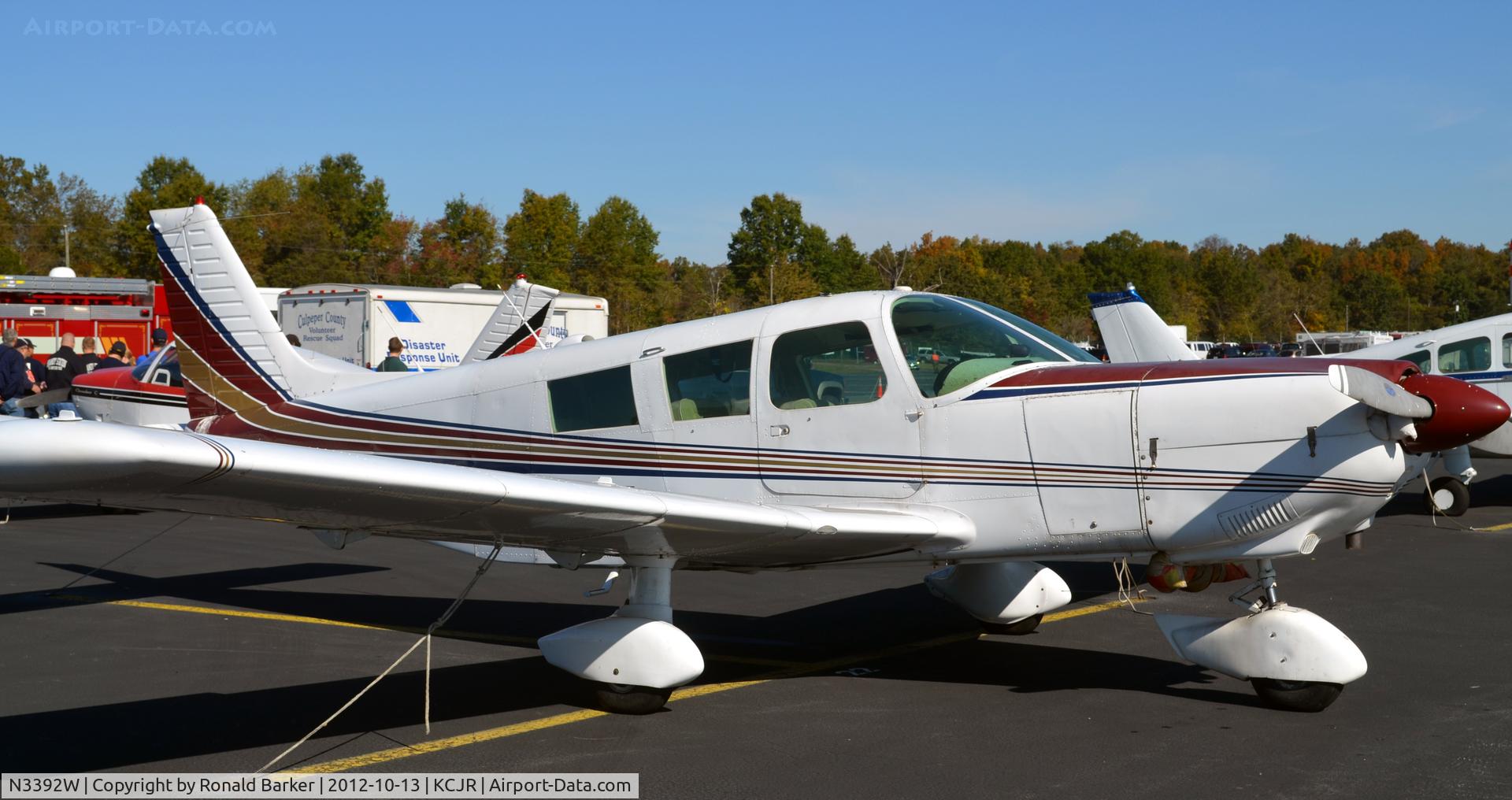 N3392W, 1965 Piper PA-32-260 Cherokee Six C/N 32-251, Culpeper Air Fest 2012