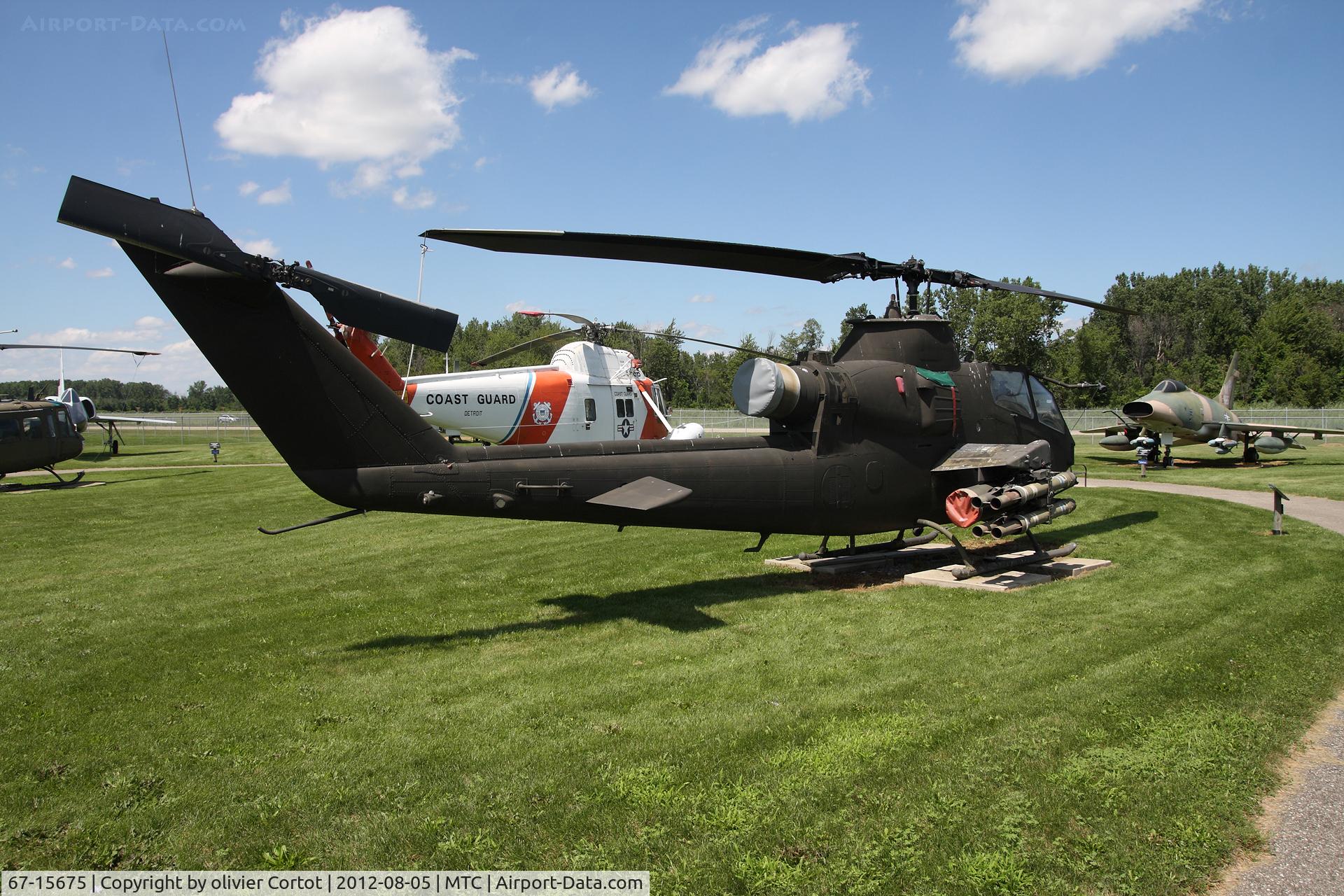 67-15675, 1967 Bell AH-1F Cobra C/N 20339, rear view