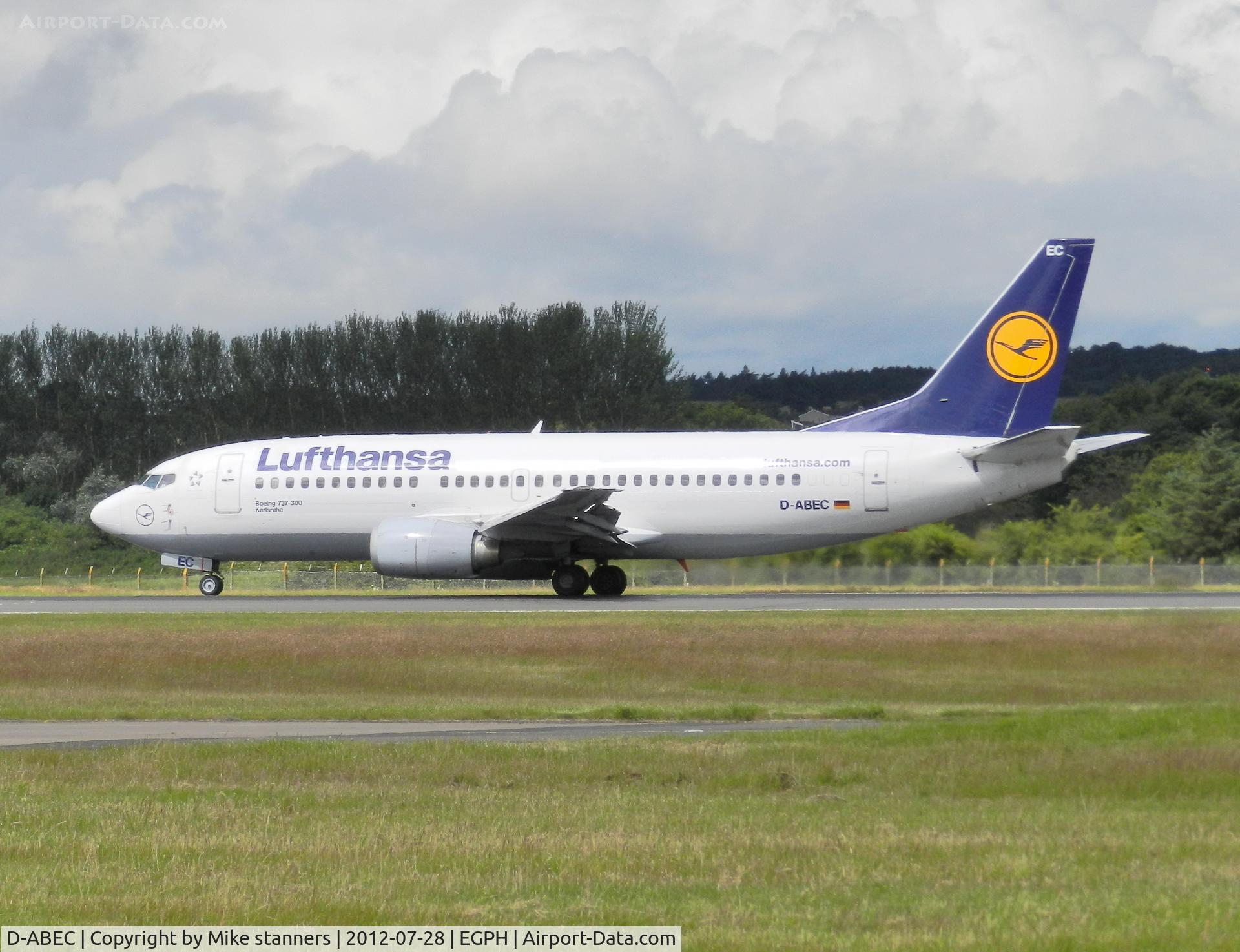 D-ABEC, 1991 Boeing 737-330 C/N 25149, “Lufthansa 1YF” landing on runway 24