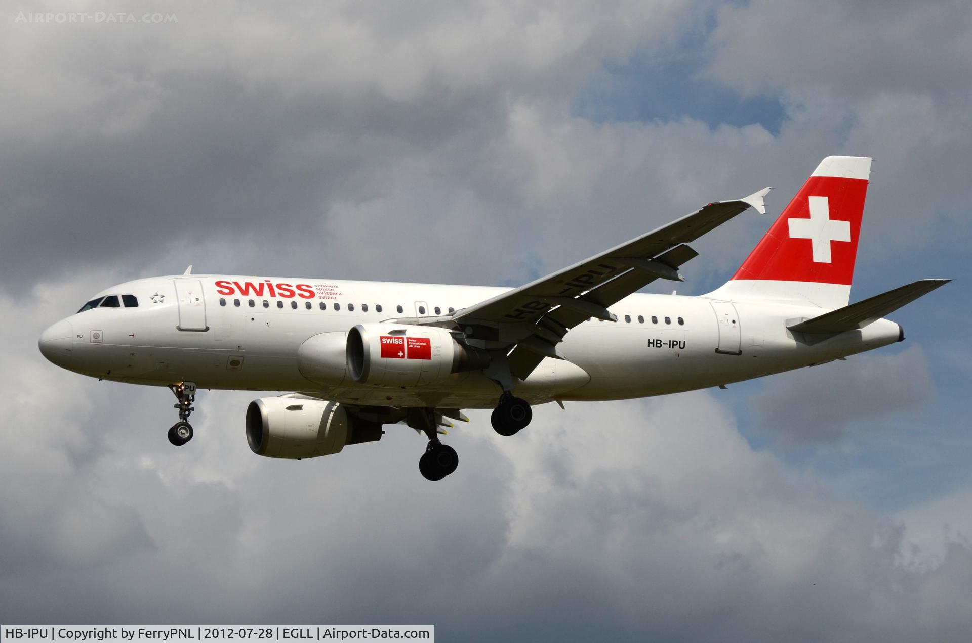 HB-IPU, 1997 Airbus A319-112 C/N 713, Swiss A319 on finals