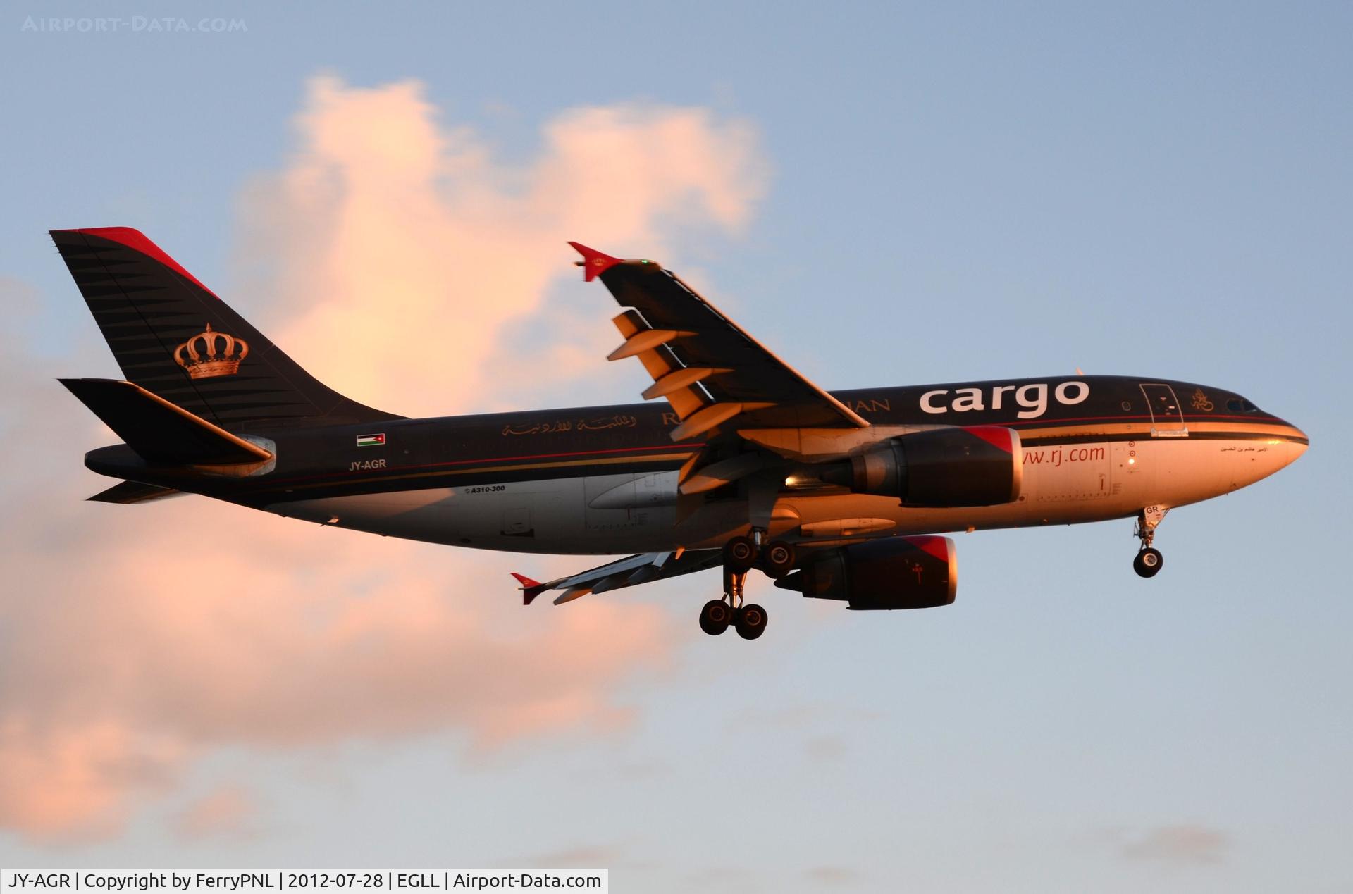 JY-AGR, 1988 Airbus A310-304(F) C/N 490/4451, Jordanian A310 freighter landing during sunset