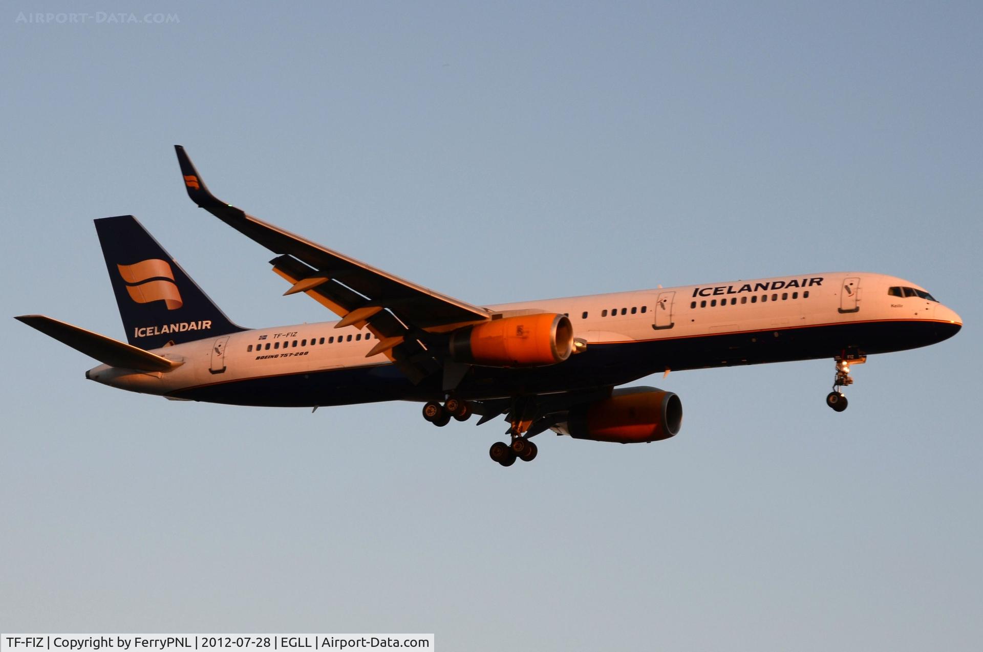 TF-FIZ, 2000 Boeing 757-256 C/N 30052, FI B752 at sunset