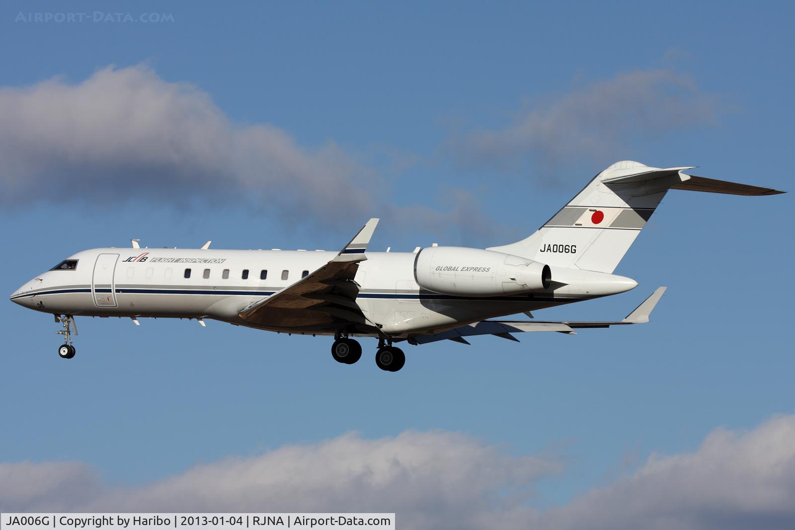 JA006G, 2001 Bombardier BD-700-1A10 Global Express C/N 9082, On short final for RWY 34.