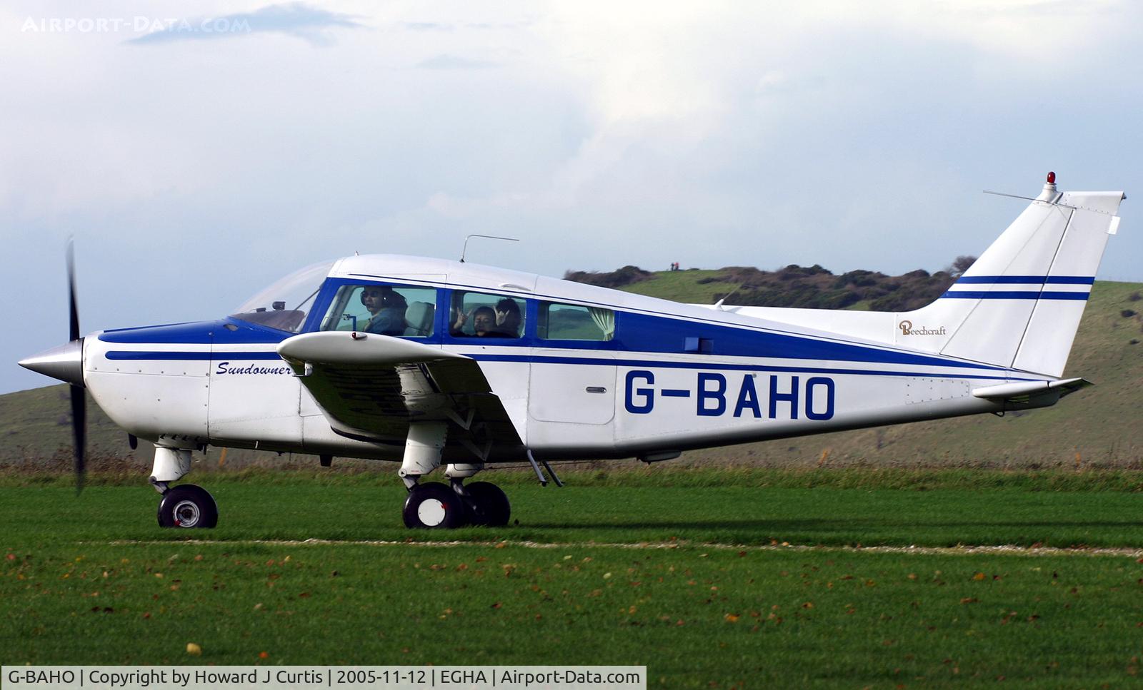 G-BAHO, 1972 Beech C23 Sundowner 180 Sundowner 180 C/N M-1456, Privately owned. Nice waves, kids!