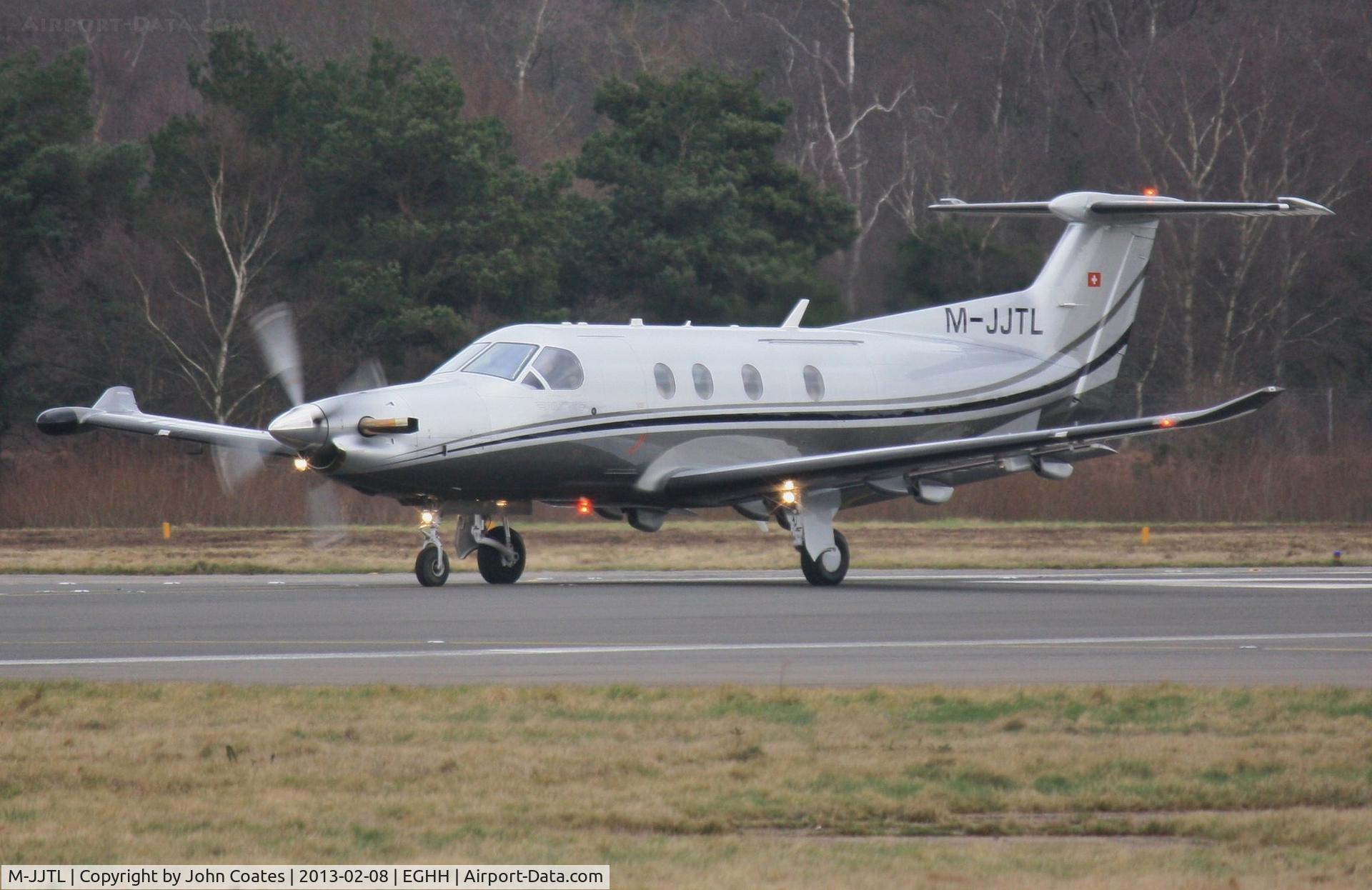 M-JJTL, 2009 Pilatus PC-12/47E C/N 1126, Departing in the rain