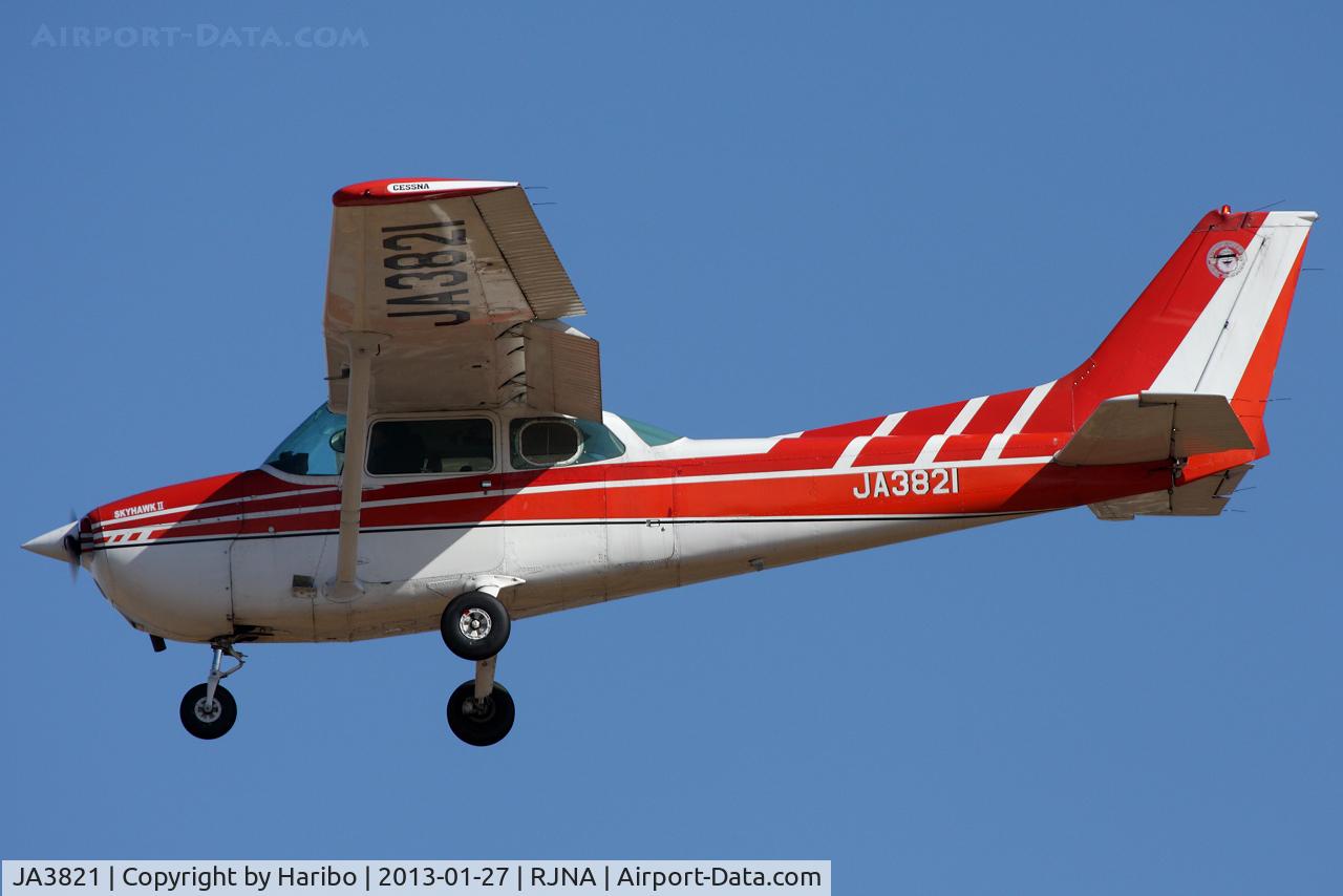 JA3821, 1978 Cessna 172N C/N 17270376, On short final for RWY 34.