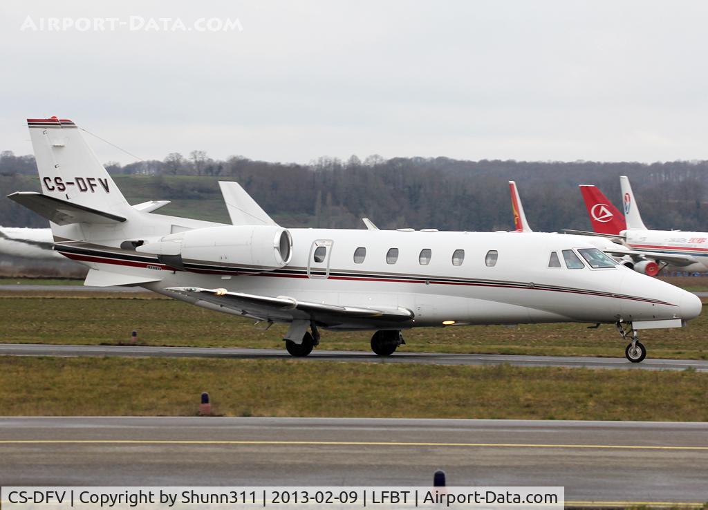 CS-DFV, 2004 Cessna 560XL Citation Excel C/N 560-5543, Taxiing to the Terminal...