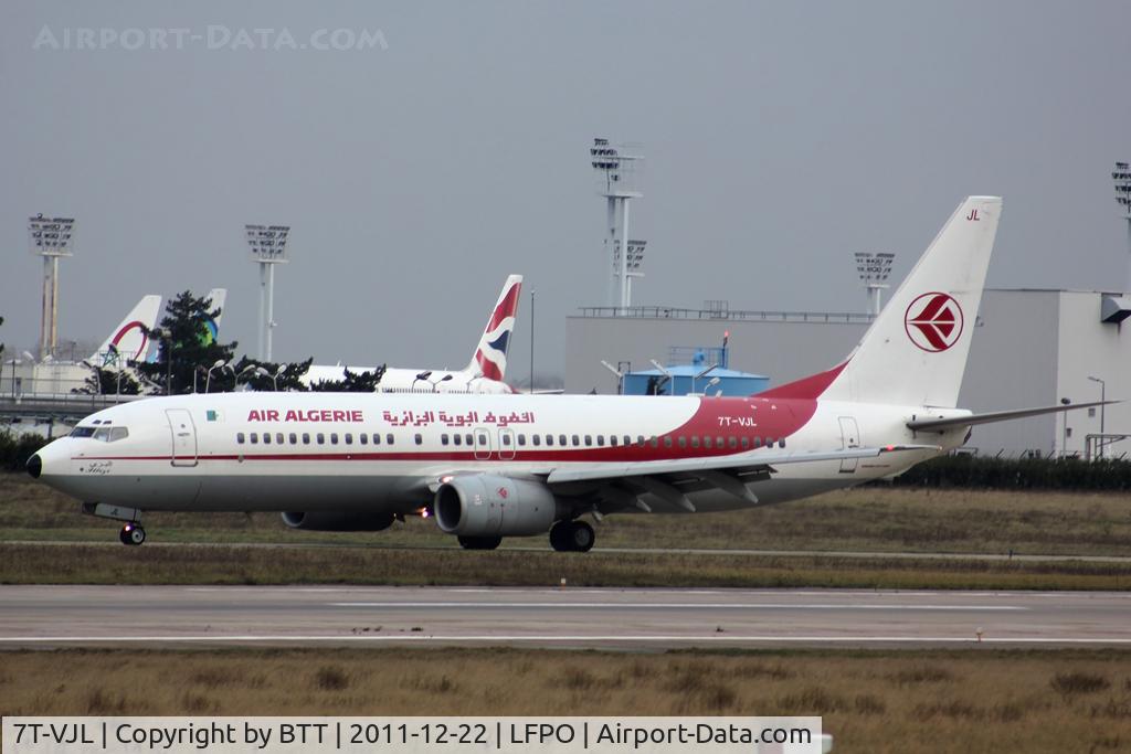 7T-VJL, 2000 Boeing 737-8D6 C/N 30204, Landing runway 26