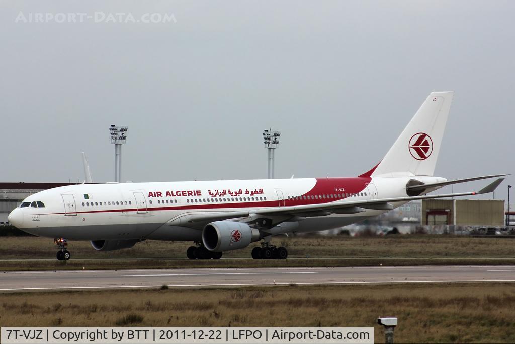 7T-VJZ, 2005 Airbus A330-202 C/N 667, exit runway 26