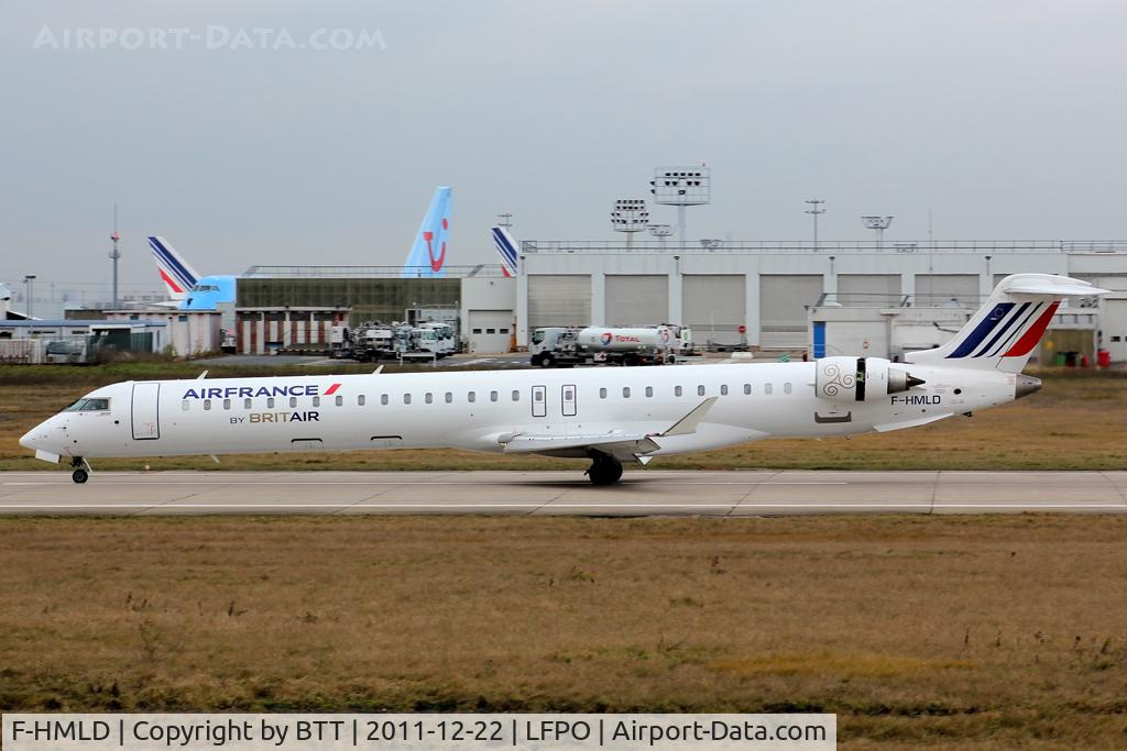F-HMLD, 2010 Bombardier CRJ-1000EL NG (CL-600-2E25) C/N 19007, Landing runway 26