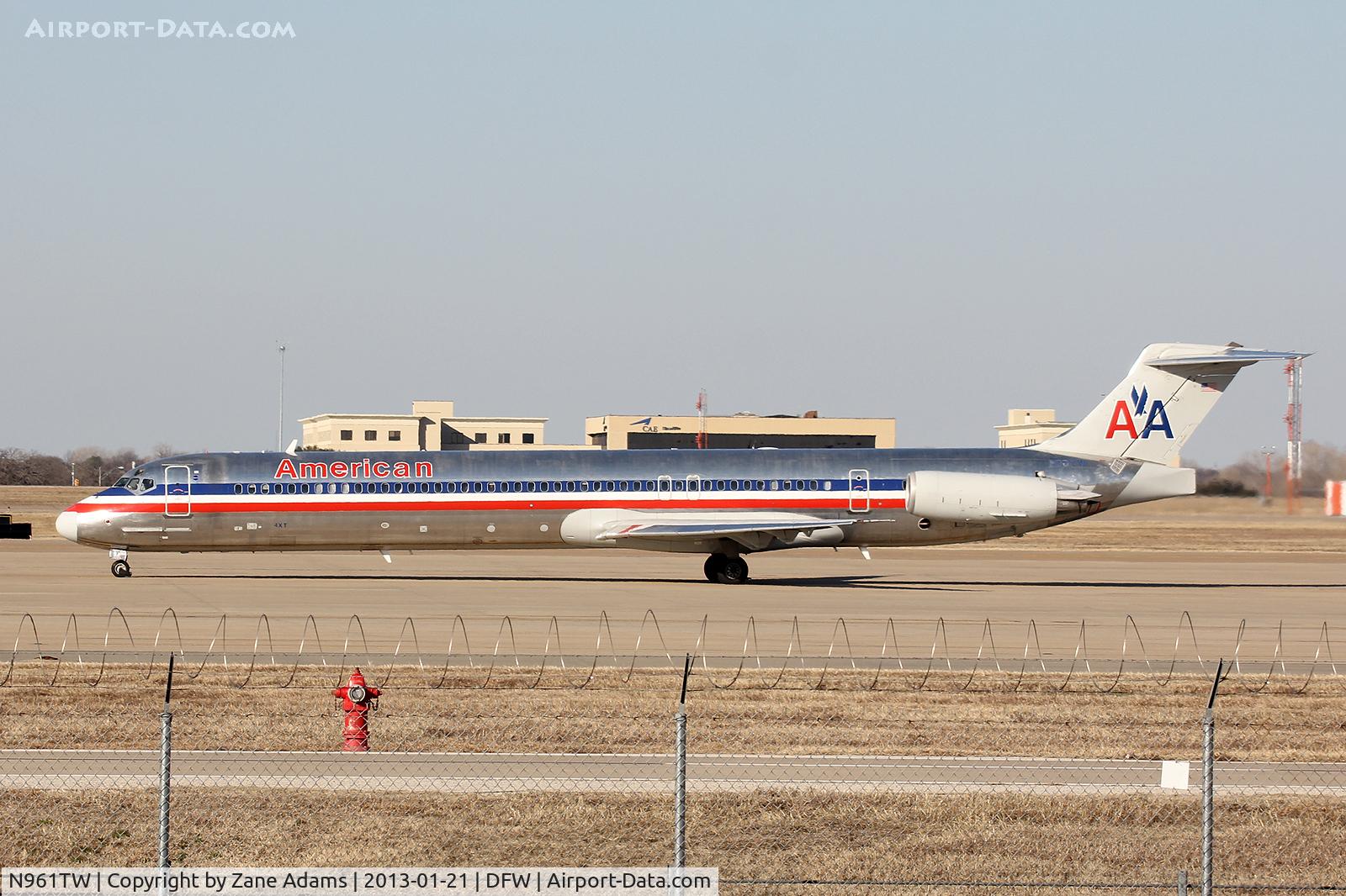 N961TW, 1999 McDonnell Douglas MD-83 (DC-9-83) C/N 53611, American Airlines at DFW Airport