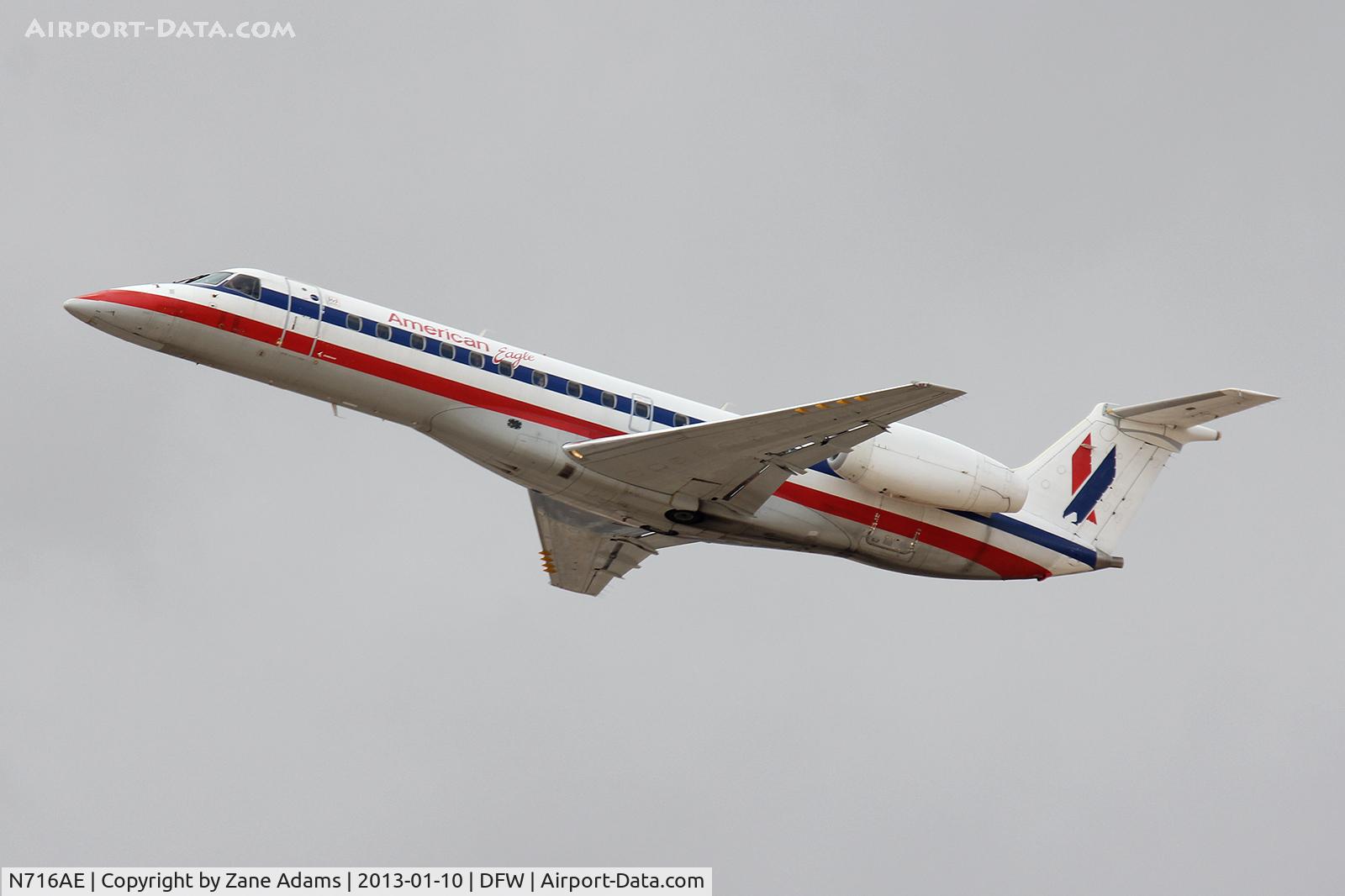 N716AE, 2000 Embraer ERJ-135LR (EMB-135LR) C/N 145264, American Eagle at DFW Airport