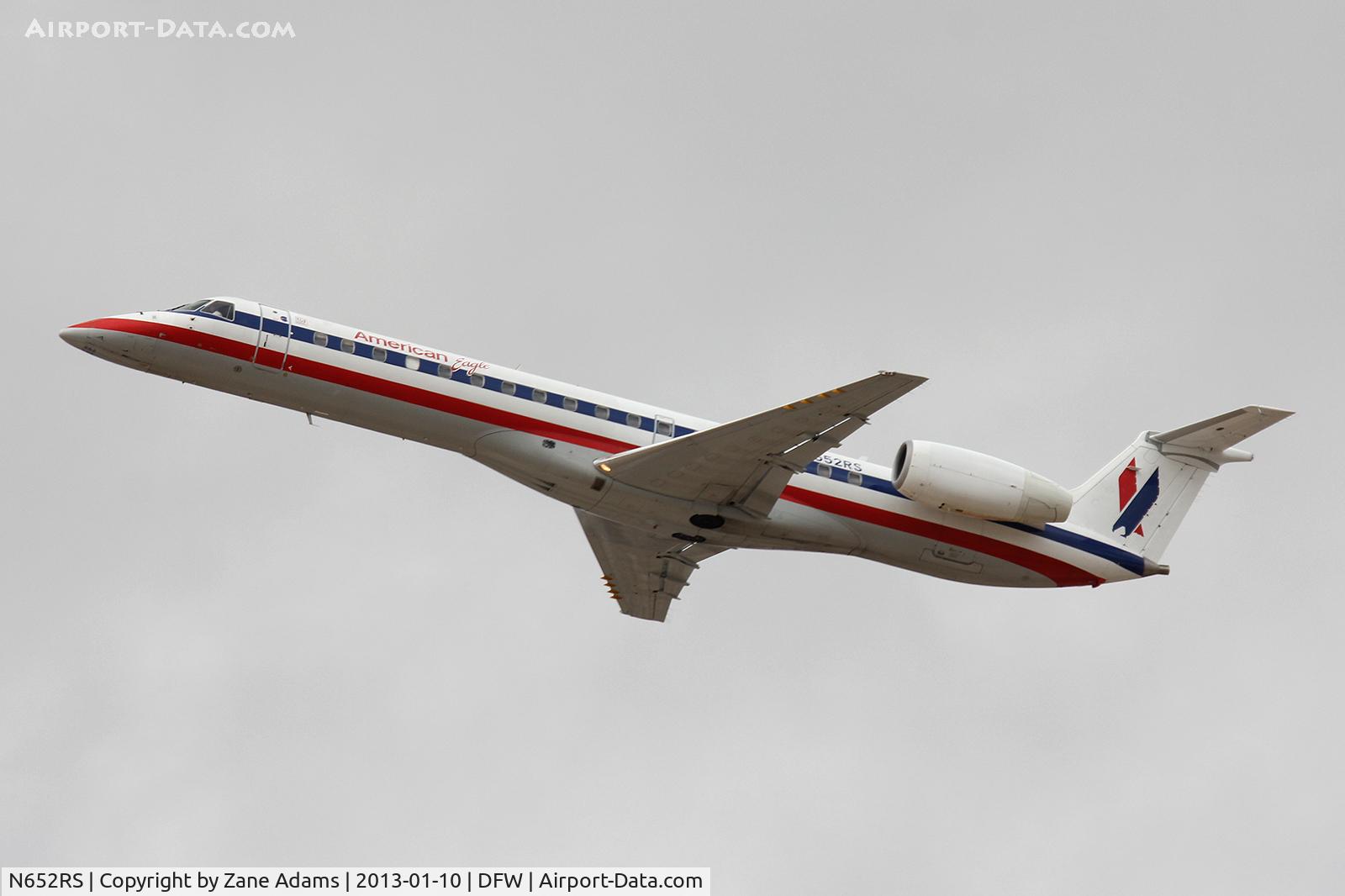 N652RS, 2001 Embraer ERJ-145LR (EMB-145LR) C/N 145432, American Eagle at DFW Airport