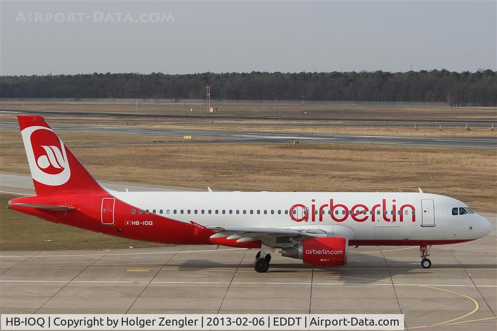 HB-IOQ, 2008 Airbus A320-214 C/N 3422, On taxi to rwy 26L....