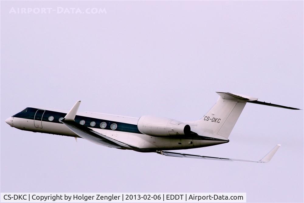CS-DKC, 2005 Gulfstream Aerospace GV-SP (G550) C/N 5057, Leaving TXL after a short stay......