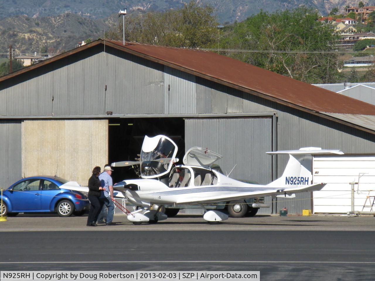 N925RH, 2002 Diamond DA-40 Diamond Star C/N 40.212, 2002 Diamond DA40 DIAMOND STAR, Lycoming IO-360-M1A+ 180 Hp, spotting with towbar