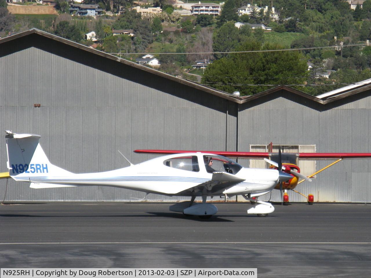 N925RH, 2002 Diamond DA-40 Diamond Star C/N 40.212, 2002 Diamond DA40 DIAMOND STAR, Lycoming IO-360-M1A+ 180 Hp, taxi