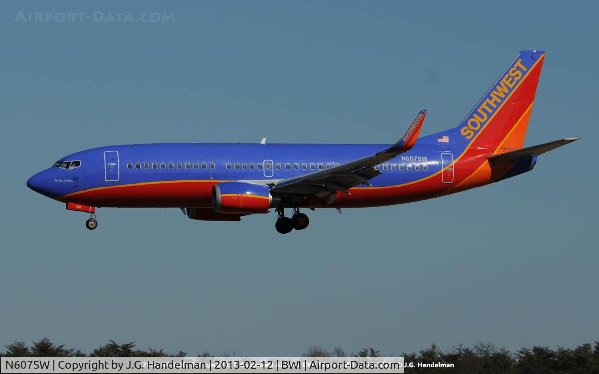 N607SW, 1995 Boeing 737-3H4 C/N 27927, On final to 33L