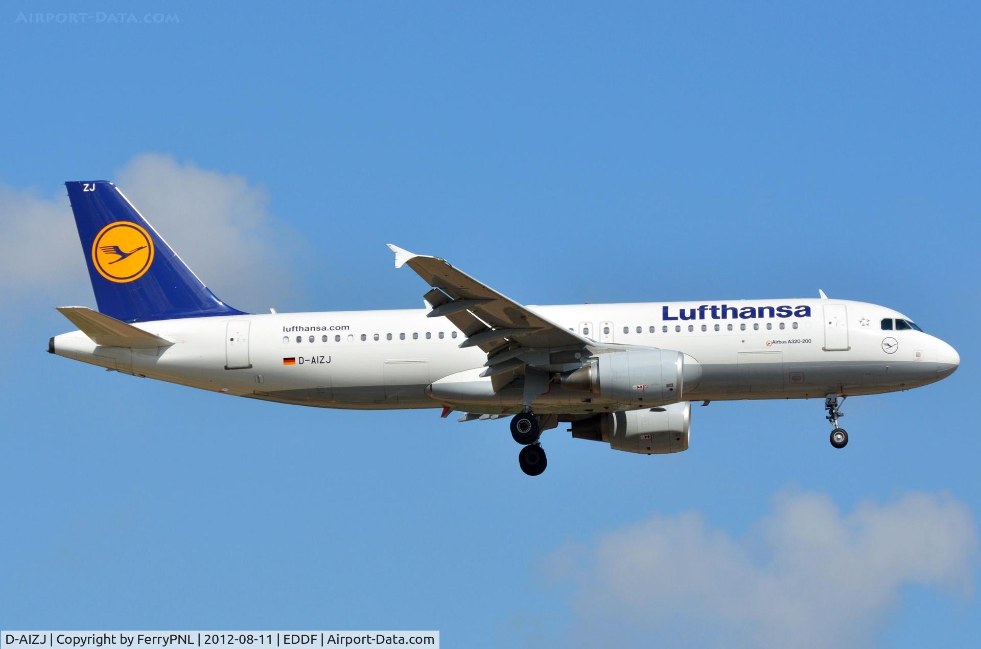 D-AIZJ, 2010 Airbus A320-214 C/N 4449, Lufthansa A320 arriving