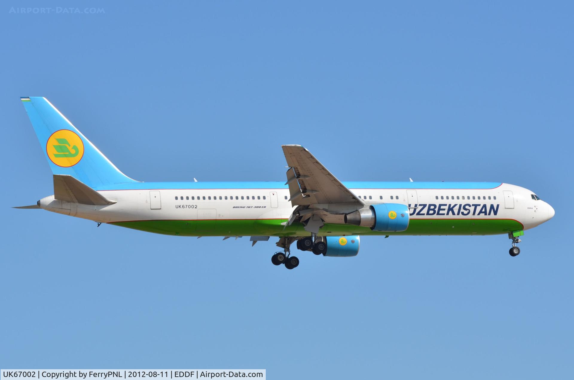 UK67002, 1997 Boeing 767-33P/ER C/N 28392, Uzbek B763 landing in FRA
