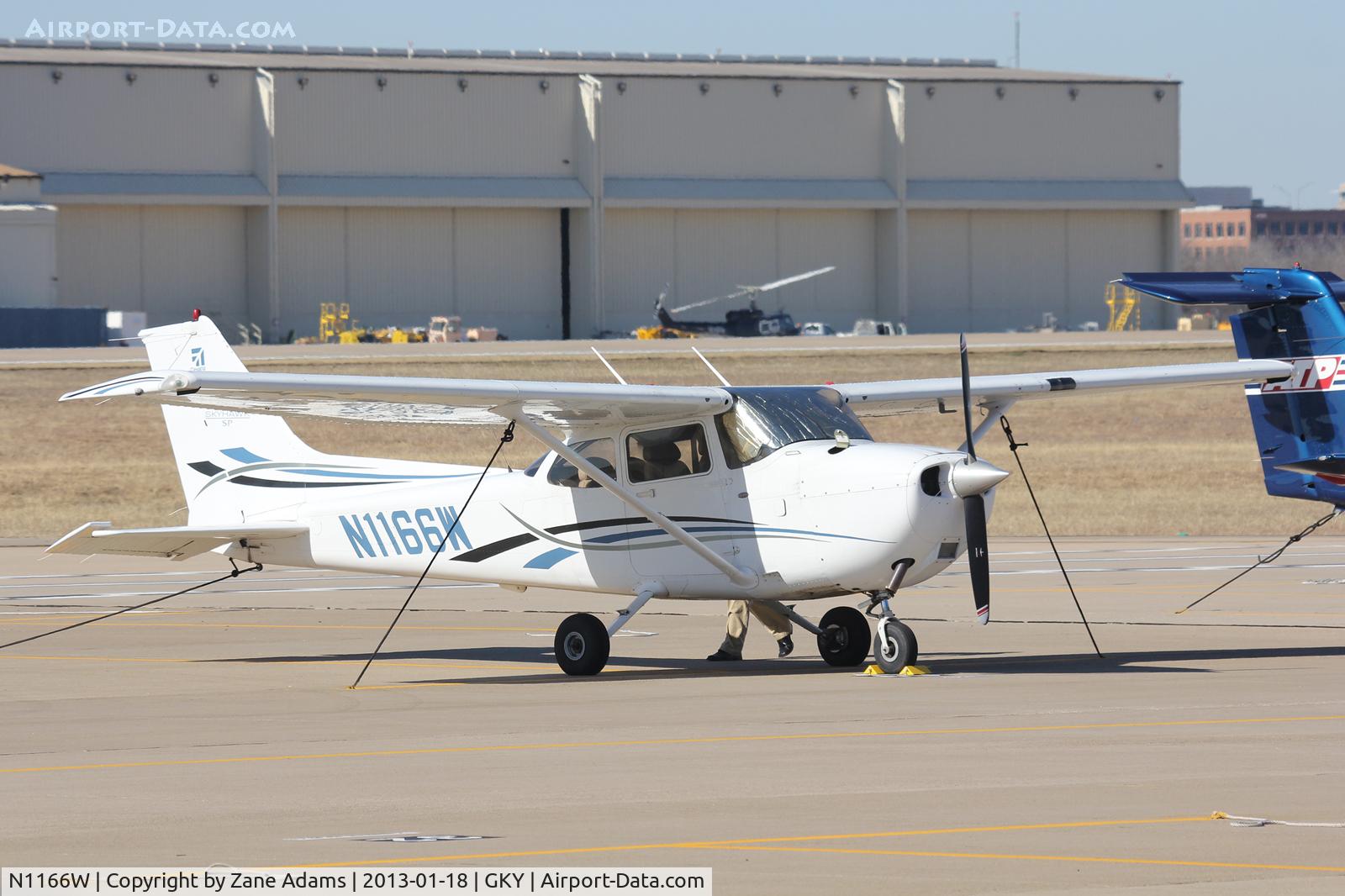 N1166W, 2006 Cessna 172S C/N 172S10363, At Arlington Municipal Airport