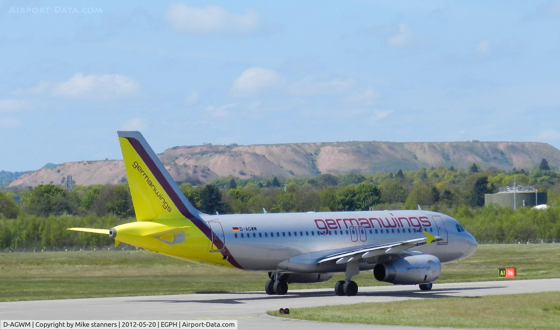 D-AGWM, 2009 Airbus A319-132 C/N 3839, Germanwings A319 waiting to enter runway 06 for departure to CGN