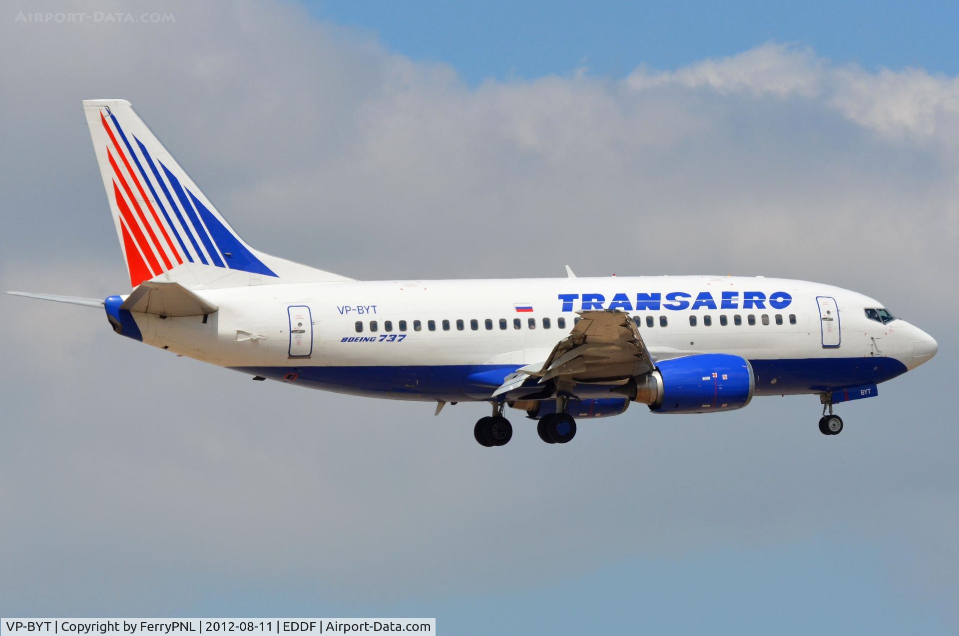 VP-BYT, 1998 Boeing 737-524 C/N 28928, Transaero B735 landing