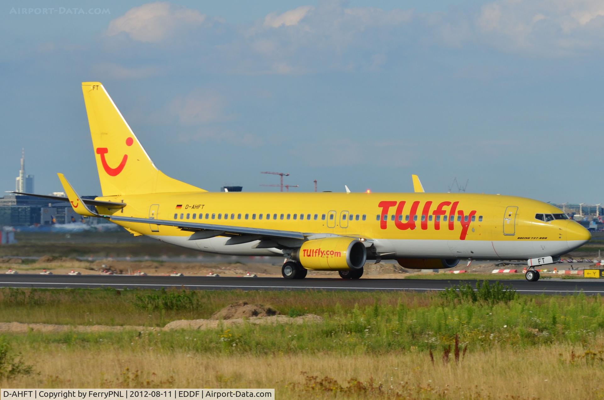 D-AHFT, 2000 Boeing 737-8K5 C/N 30413, TUI B738 taking off for a holiday flight