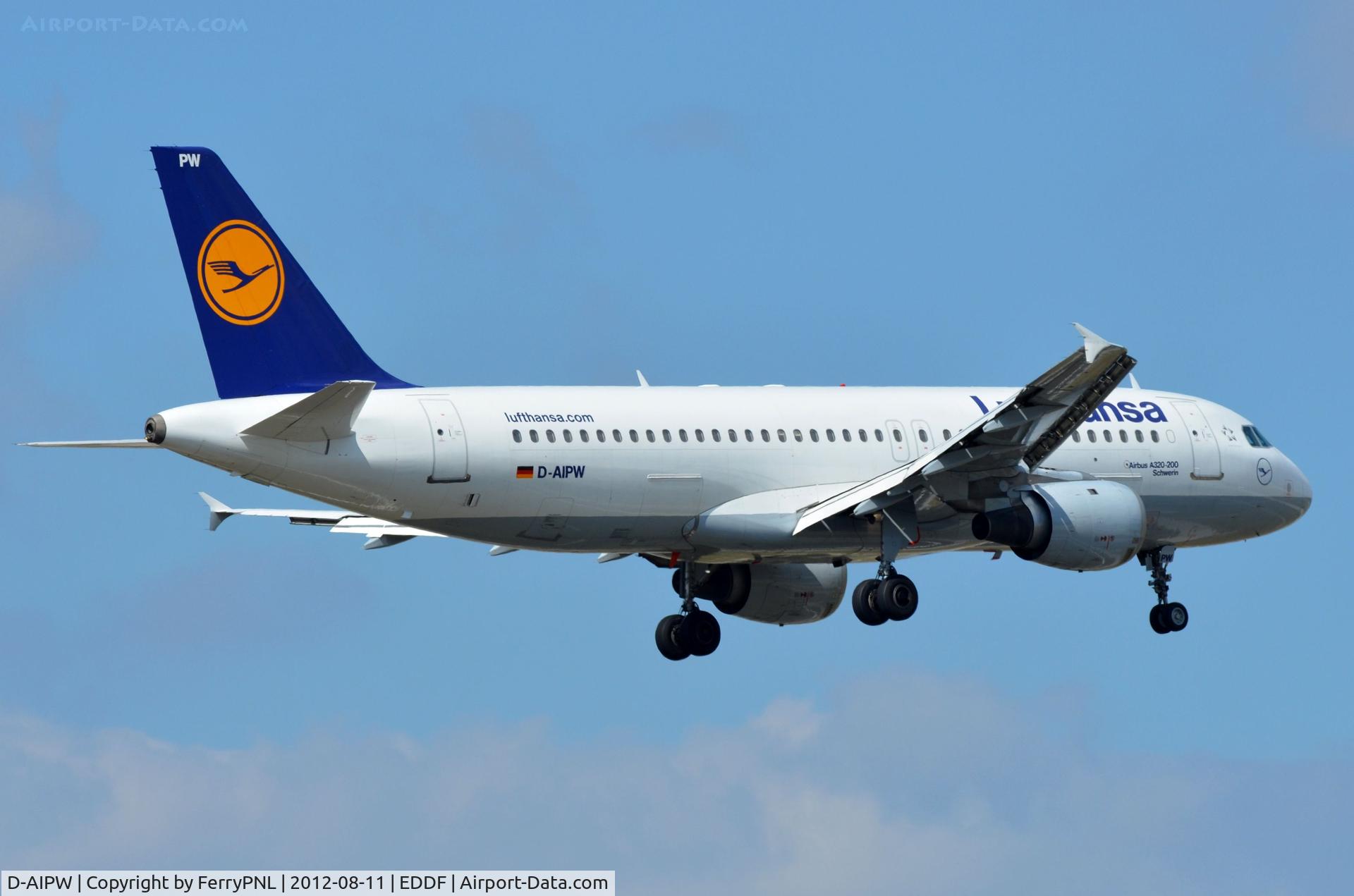 D-AIPW, 1990 Airbus A320-211 C/N 137, Lufthansa A320 landing