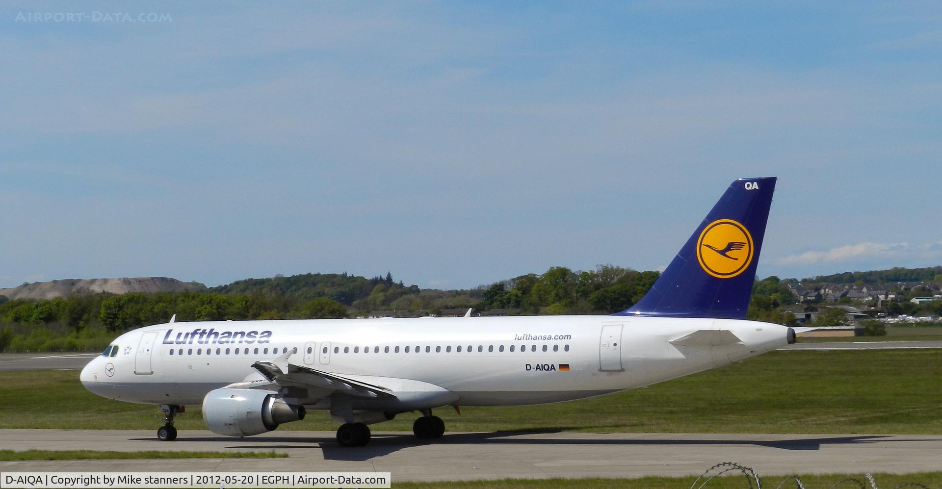 D-AIQA, 1991 Airbus A320-211 C/N 0172, Lufthansa A320 Taxiing to runway 06 for departure to FRA