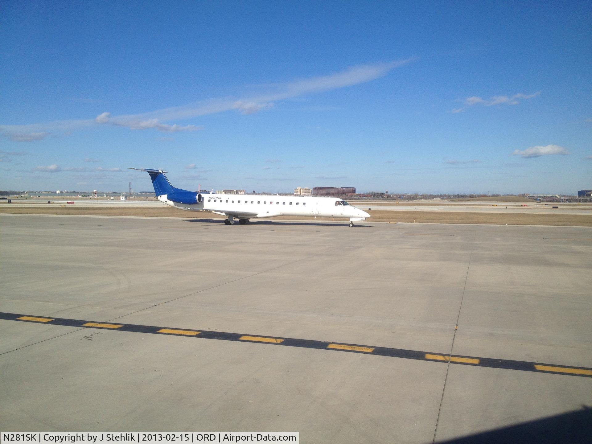 N281SK, 2001 Embraer ERJ-145LR (EMB-145LR) C/N 145391, Taxiing