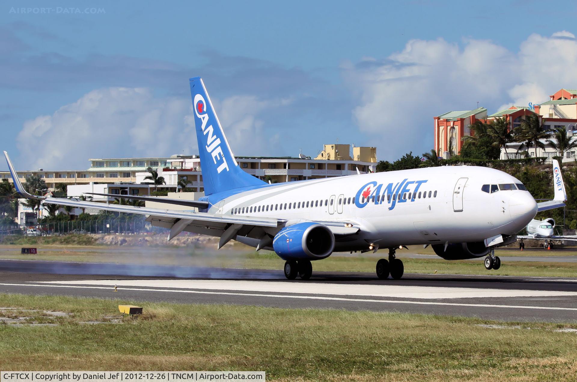C-FTCX, 1999 Boeing 737-8AS C/N 29921, C-FTCX