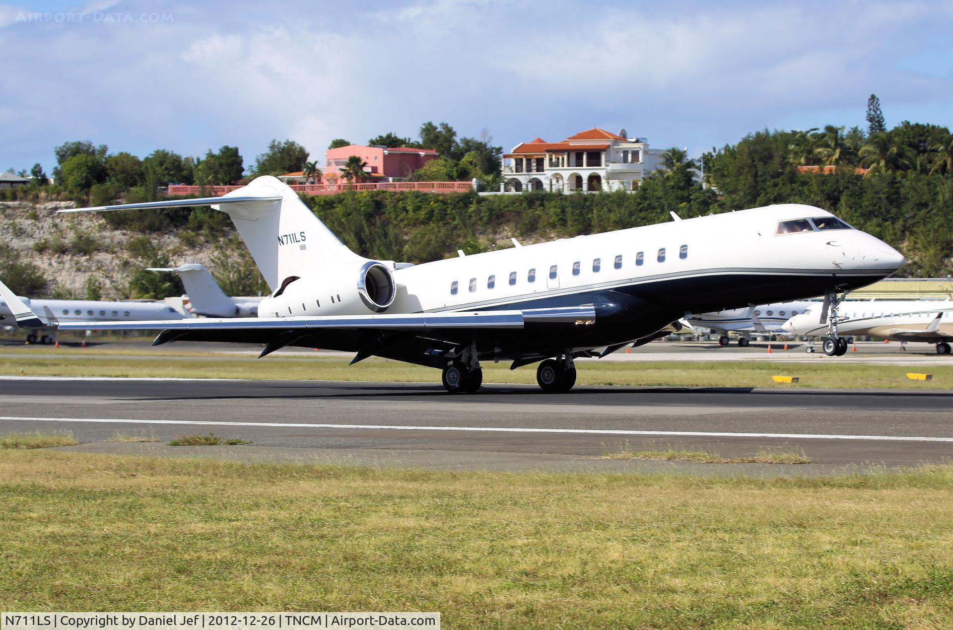 N711LS, 2012 Bombardier BD-700-1A10 Global 6000 C/N 9476, N711LS