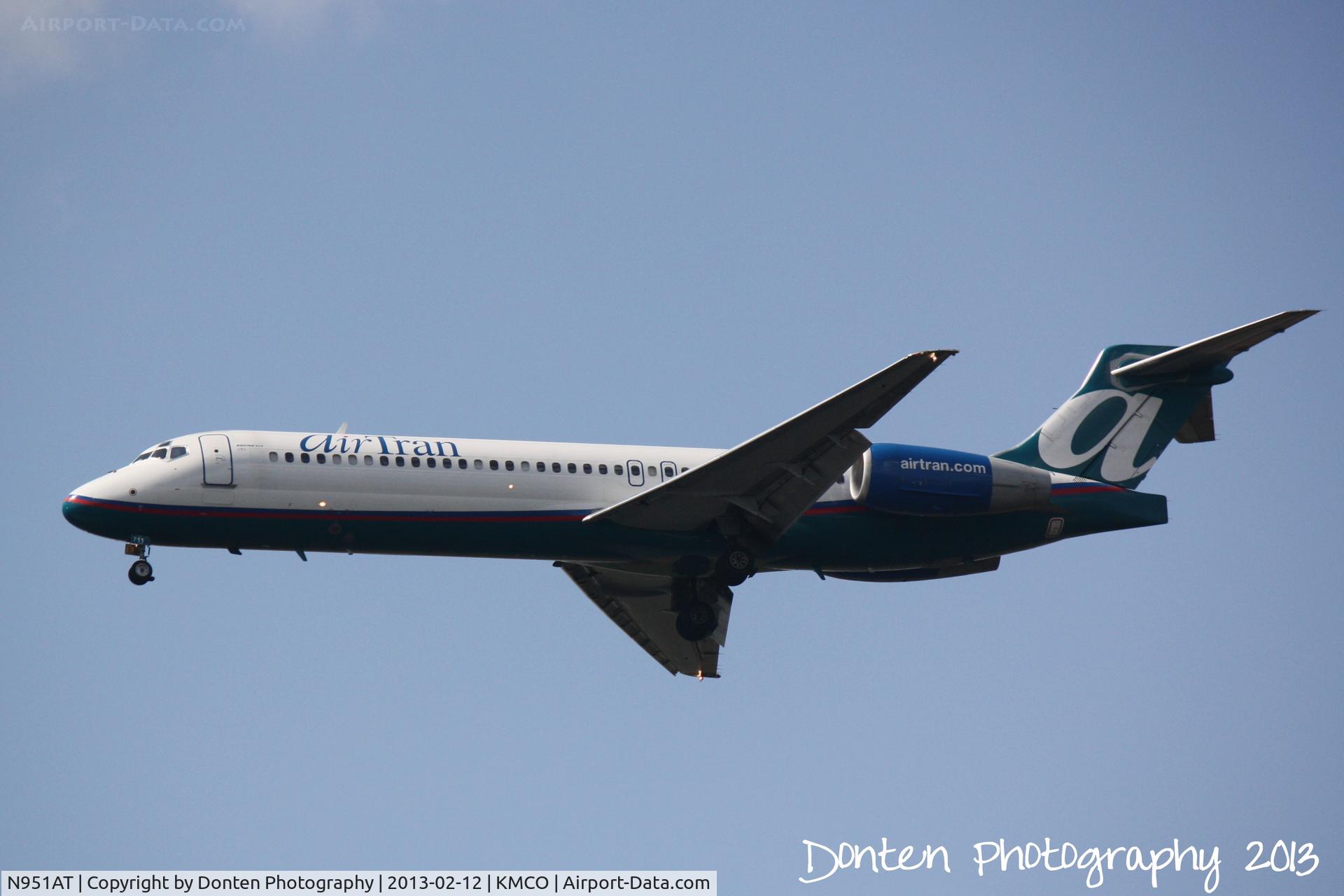 N951AT, 2000 Boeing 717-200 C/N 55013, AirTran Flight 438 (N951AT) arrives at Orlando International Airport following a flight from General Mitchell International Airport
