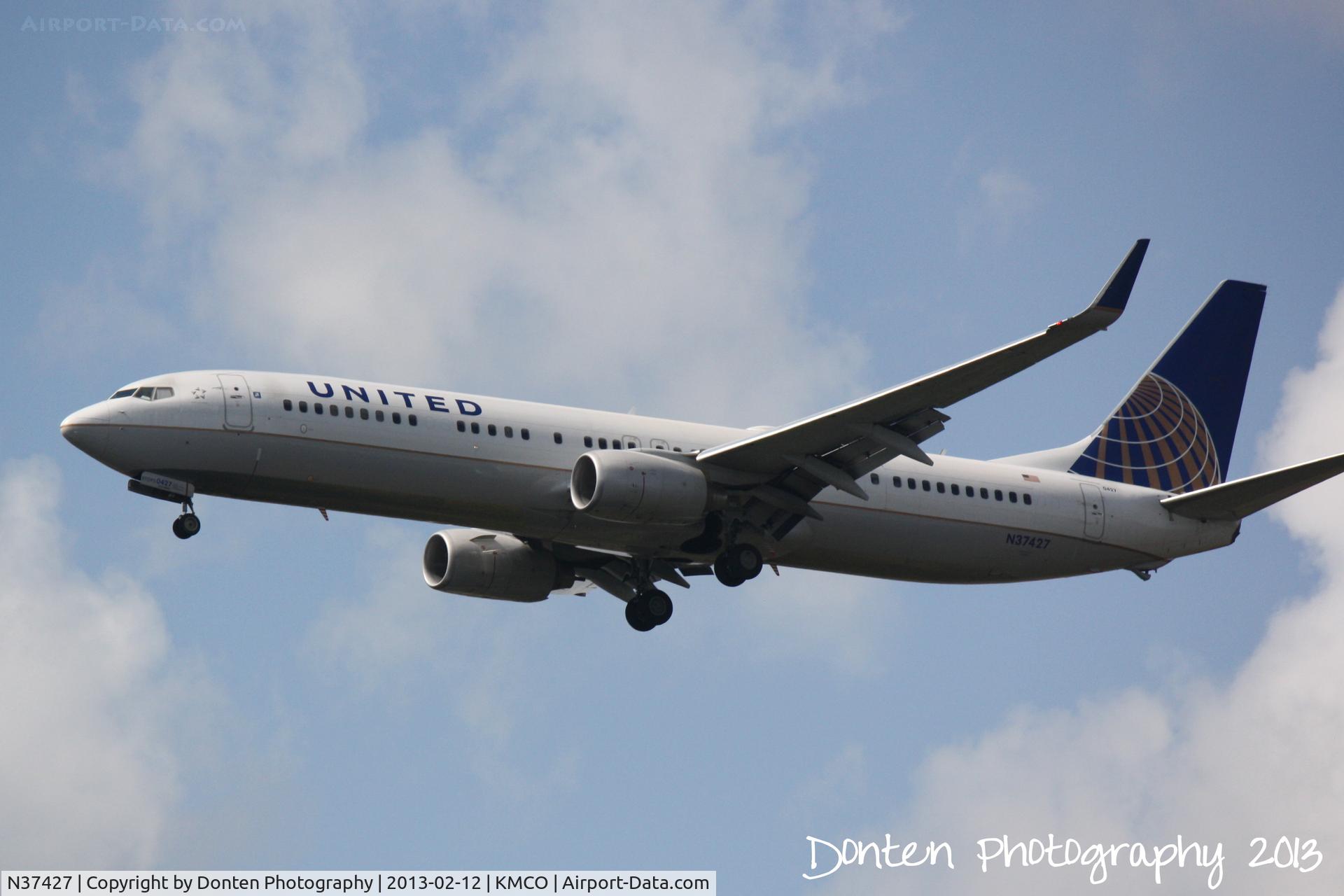 N37427, 2008 Boeing 737-924/ER C/N 37097, United Flight 1427 (N37427) arrives at Orlando International Airport following a flight from Chicago-O'Hare International Airport
