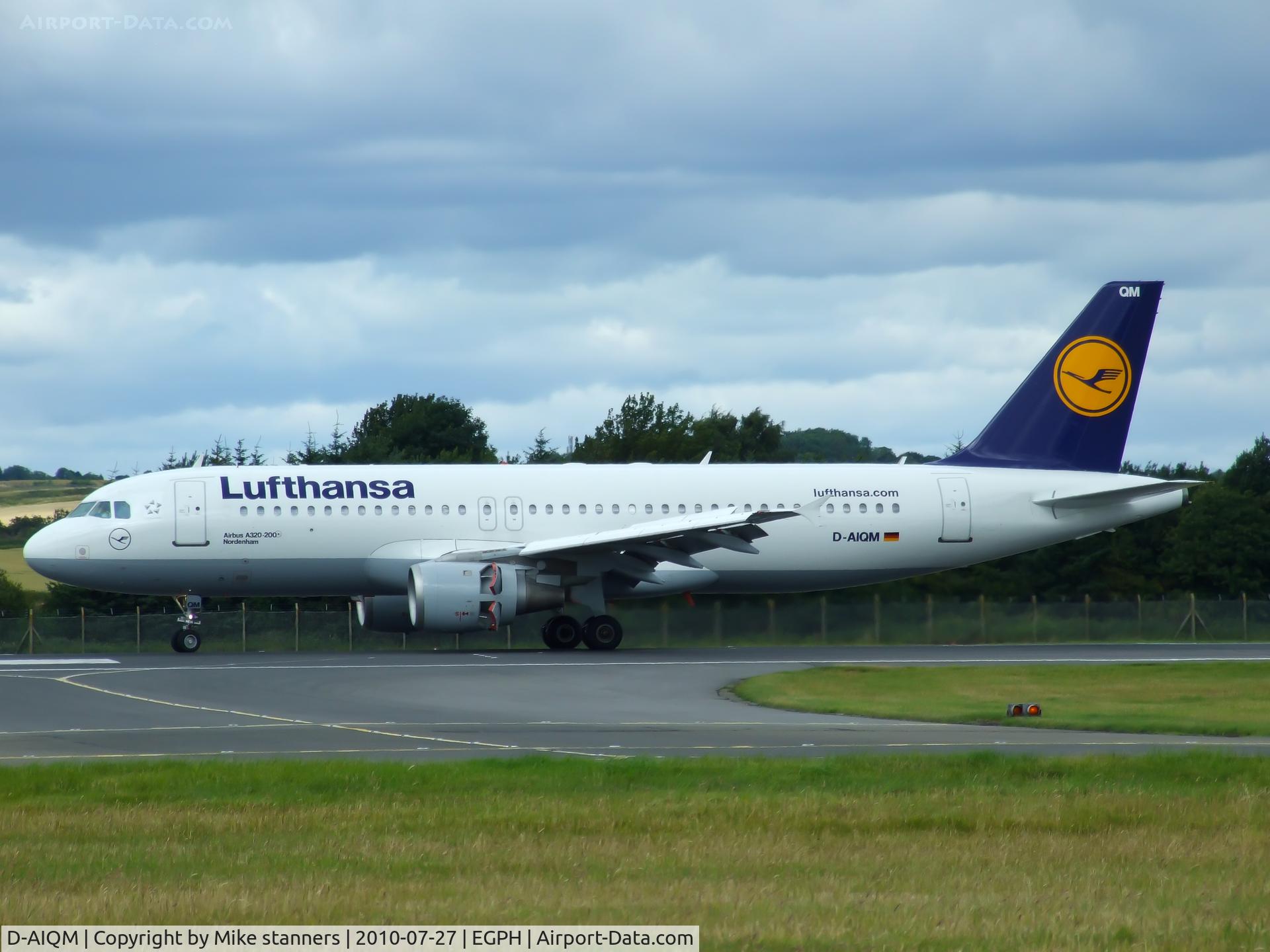D-AIQM, 1991 Airbus A320-211 C/N 0268, Lufthansa A320 Slows down for the bravo 1 turn off