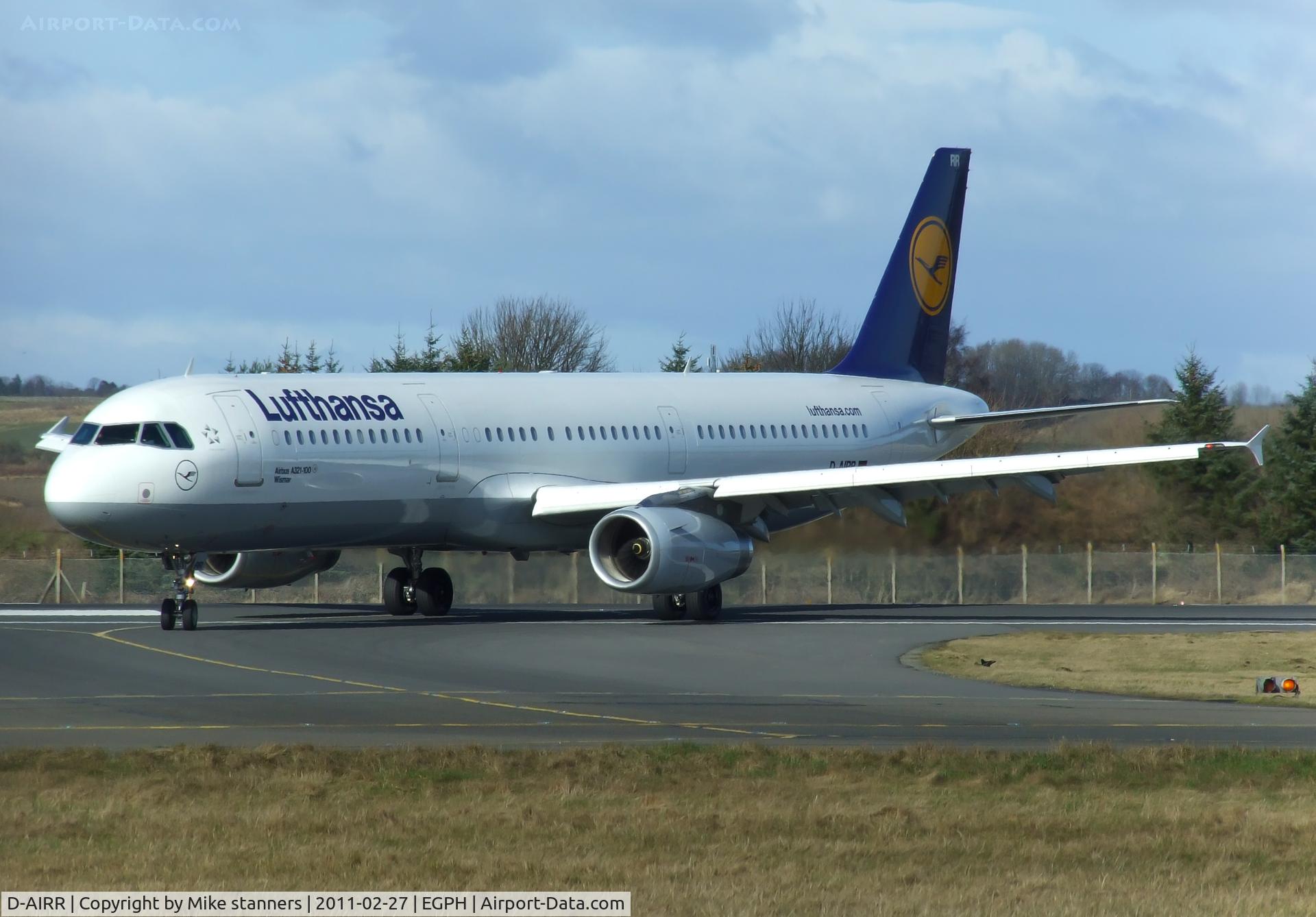 D-AIRR, 1995 Airbus A321-131 C/N 0567, Lufthansa A321 Turning off runway 24 at bravo 1