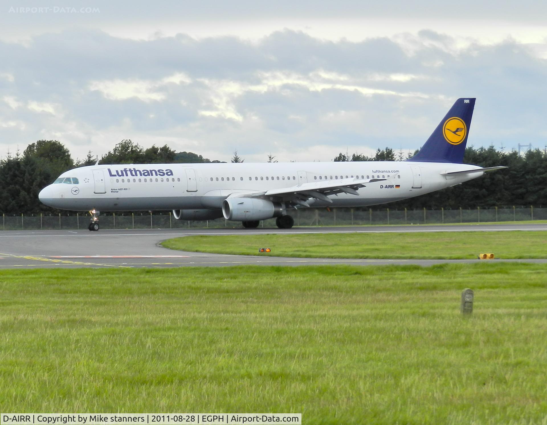 D-AIRR, 1995 Airbus A321-131 C/N 0567, “Lufthansa 6CM” slows down for the bravo 1 turn off
