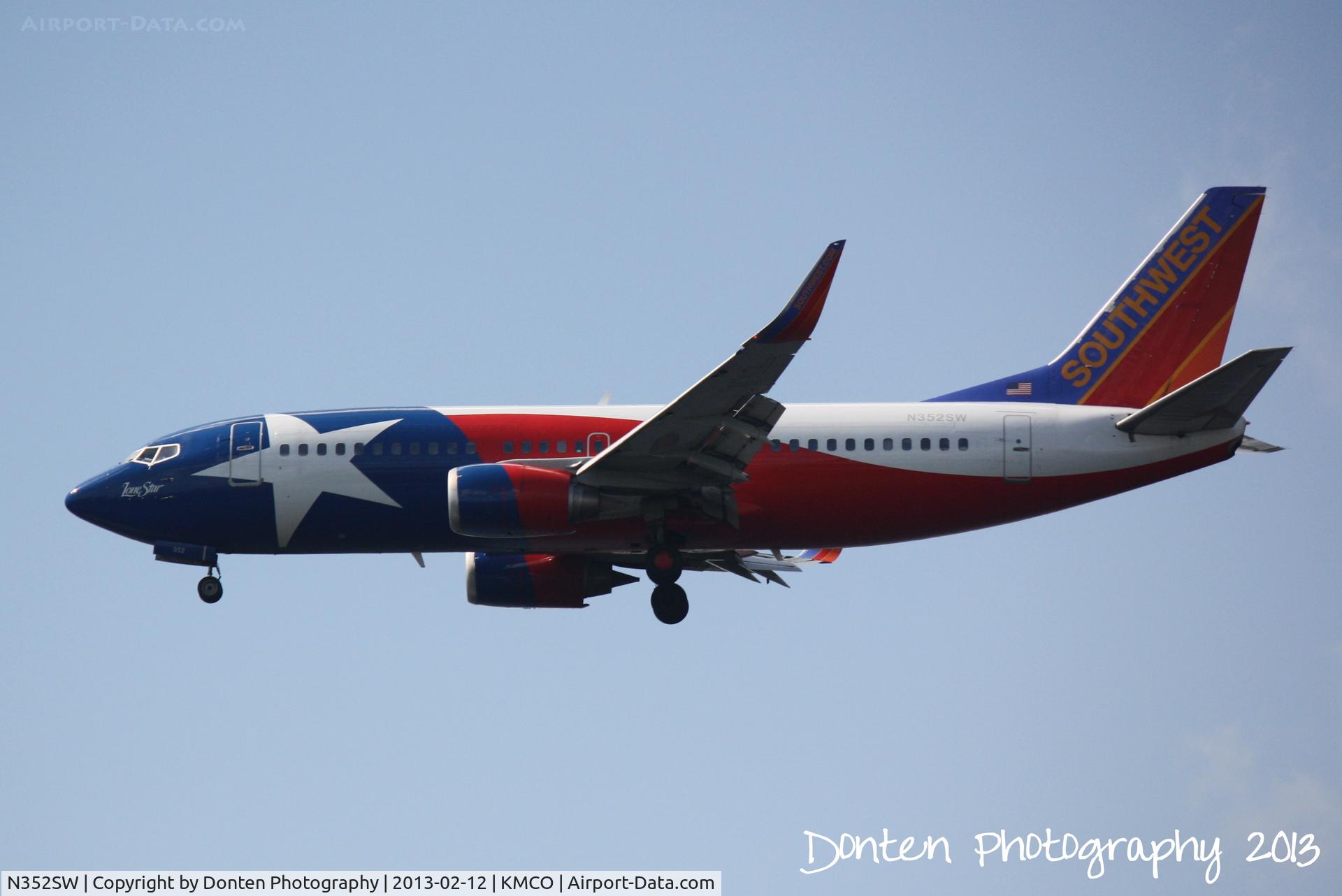 N352SW, 1990 Boeing 737-3H4 C/N 24888, Southwest Flight 175 