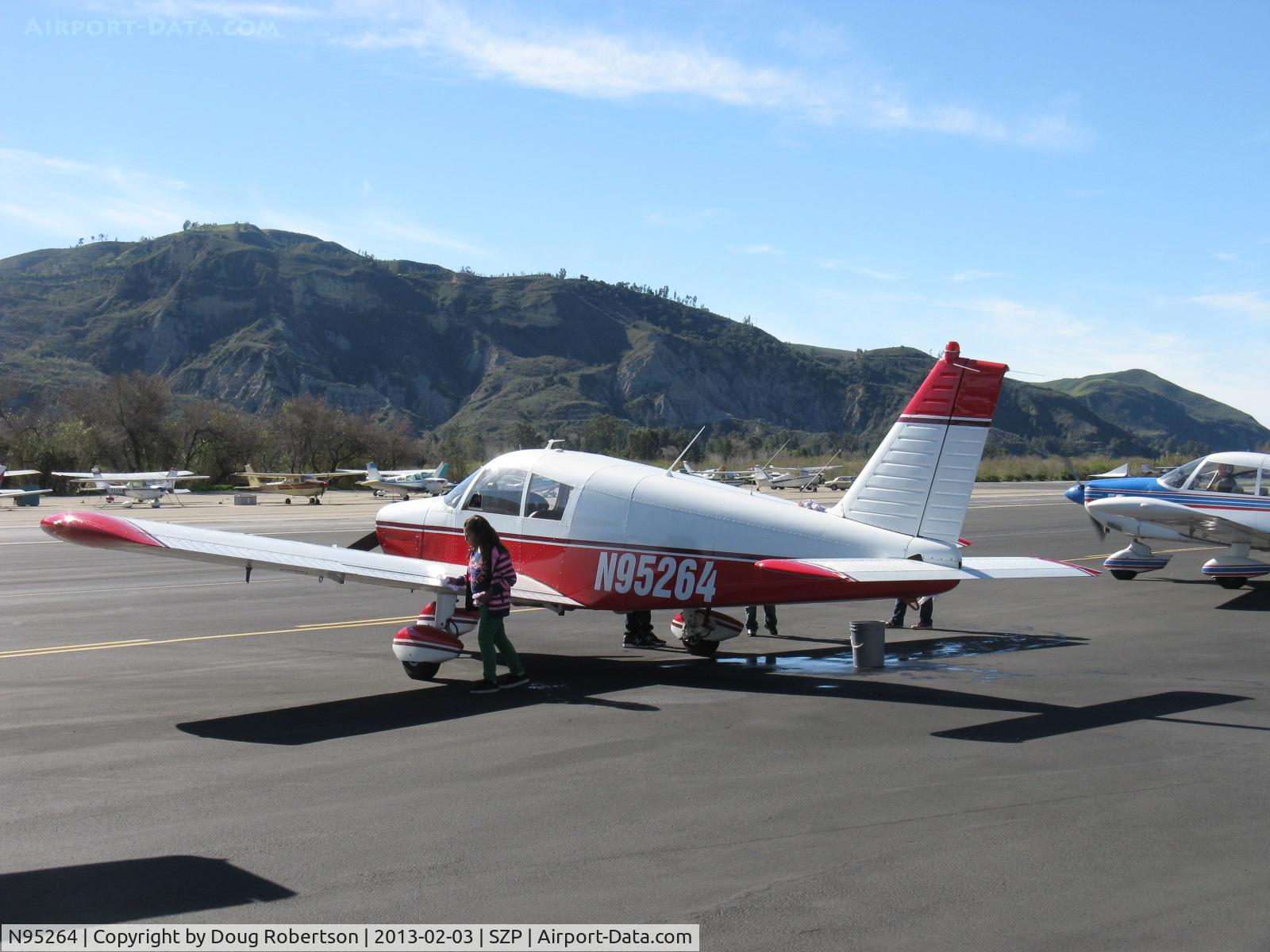 N95264, 1969 Piper PA-28-140 C/N 28-25867, 1969 Piper PA-28-140 CRUISER, Lycoming O-320-E2A 150 Hp, pre-flight