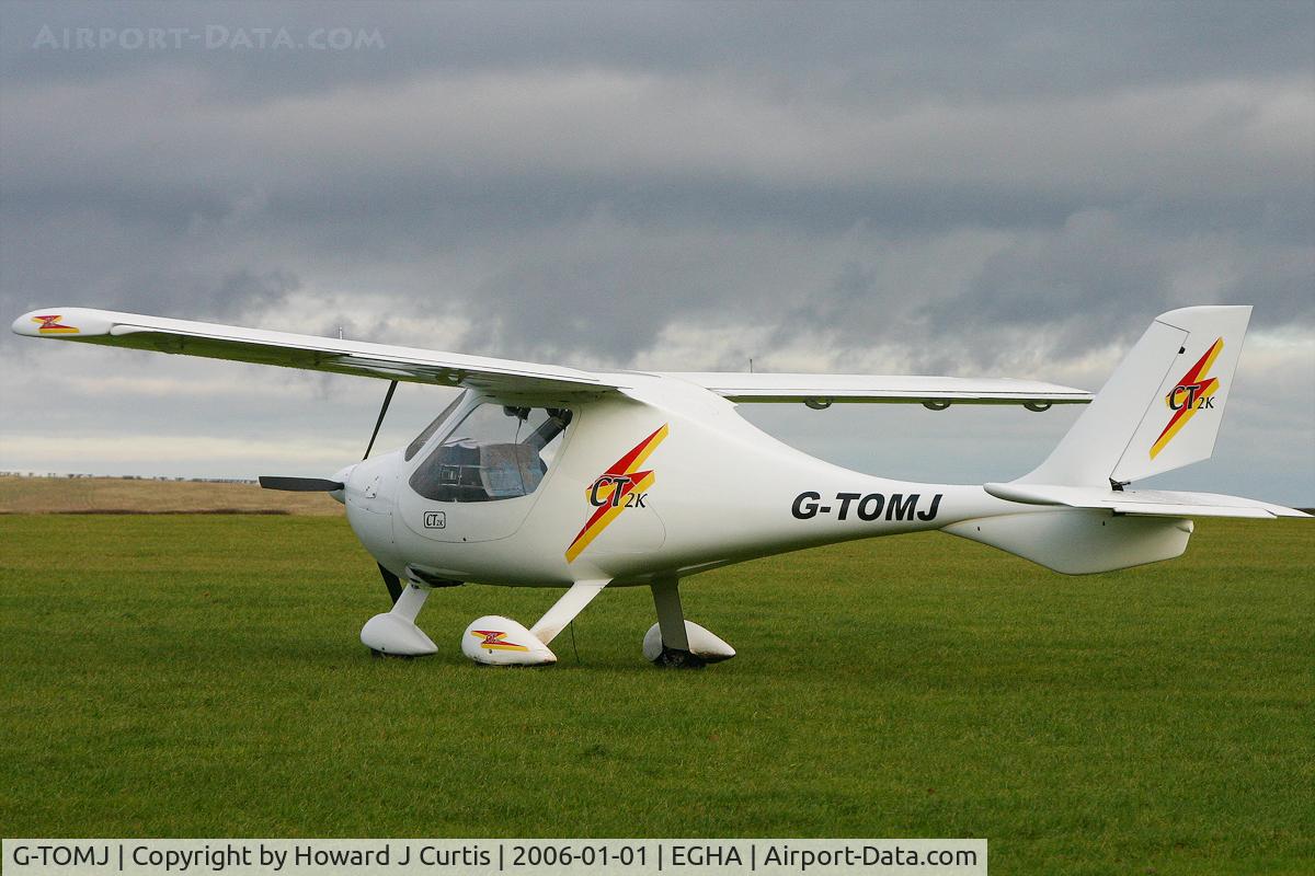 G-TOMJ, 2003 Flight Design CT2K C/N 7975, Privately owned, at the New Year's Day Fly-In.