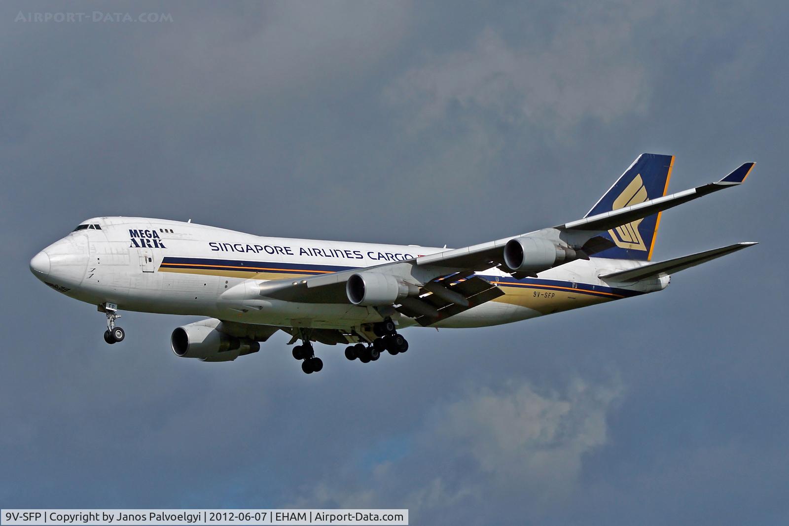 9V-SFP, 2005 Boeing 747-412F/SCD C/N 32902, Singapore Airlines Cargo Boeing B747-412F/SCD final aproach