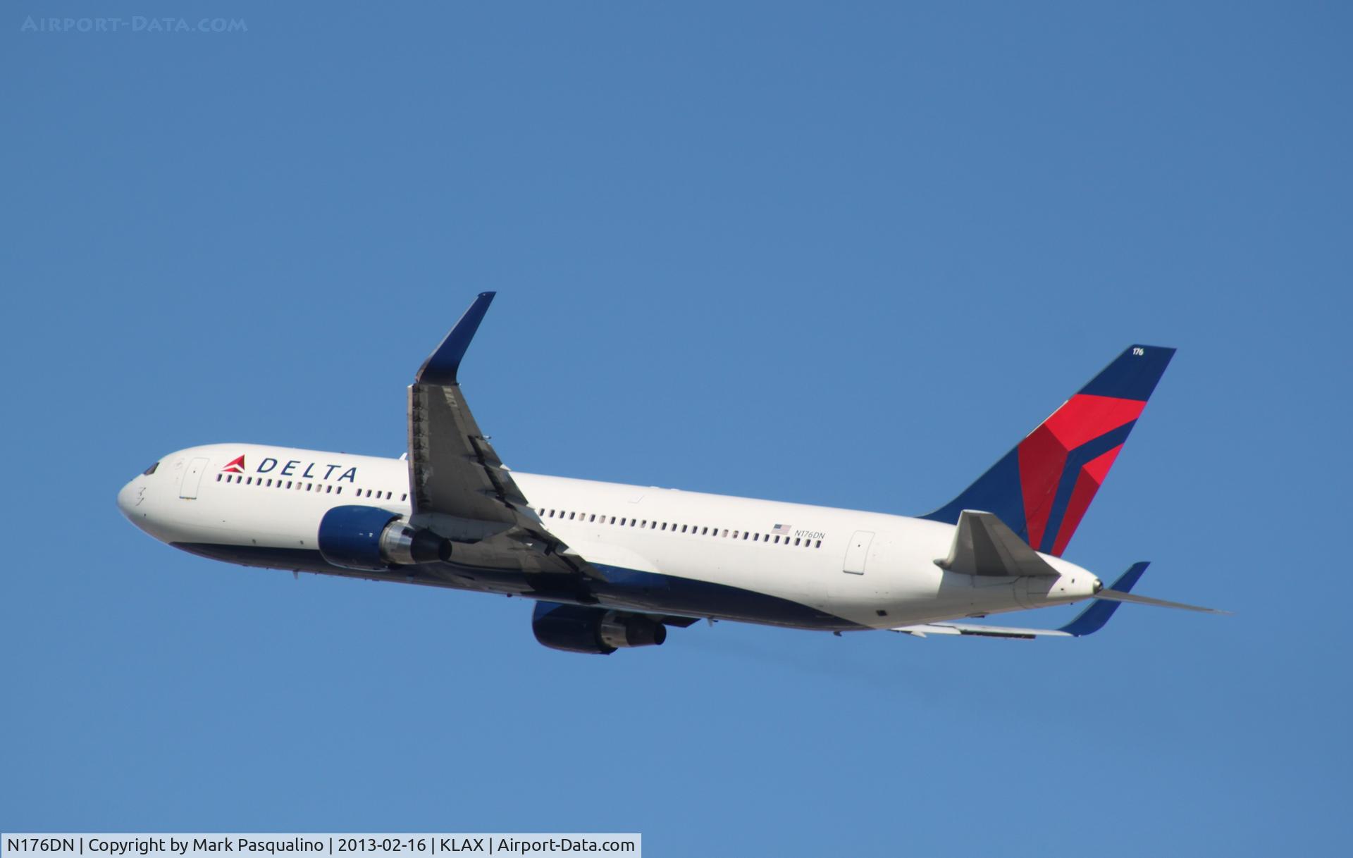 N176DN, 1990 Boeing 767-332 C/N 25061, Boeing 767-300