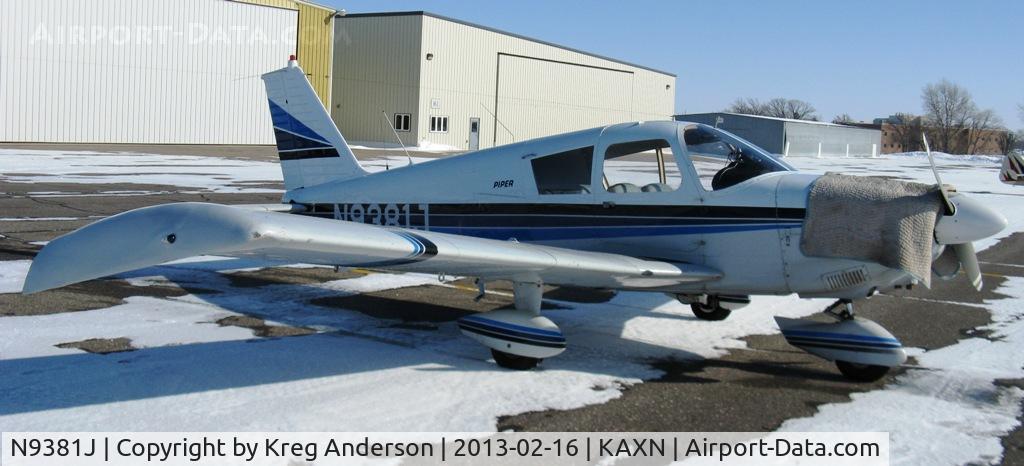 N9381J, 1966 Piper PA-28-180 C/N 28-3733, Piper PA-28-180 Archer on the line.