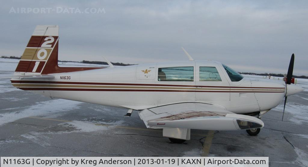 N1163G, 1982 Mooney M20J 201 C/N 24-1292, Mooney M20J on the line.