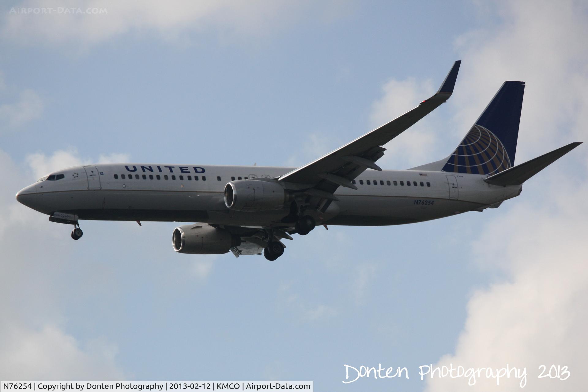 N76254, 2000 Boeing 737-824 C/N 30779, United Flight 1589 (N76254) arrives at Orlando International Airport following a flight from Denver International Airport