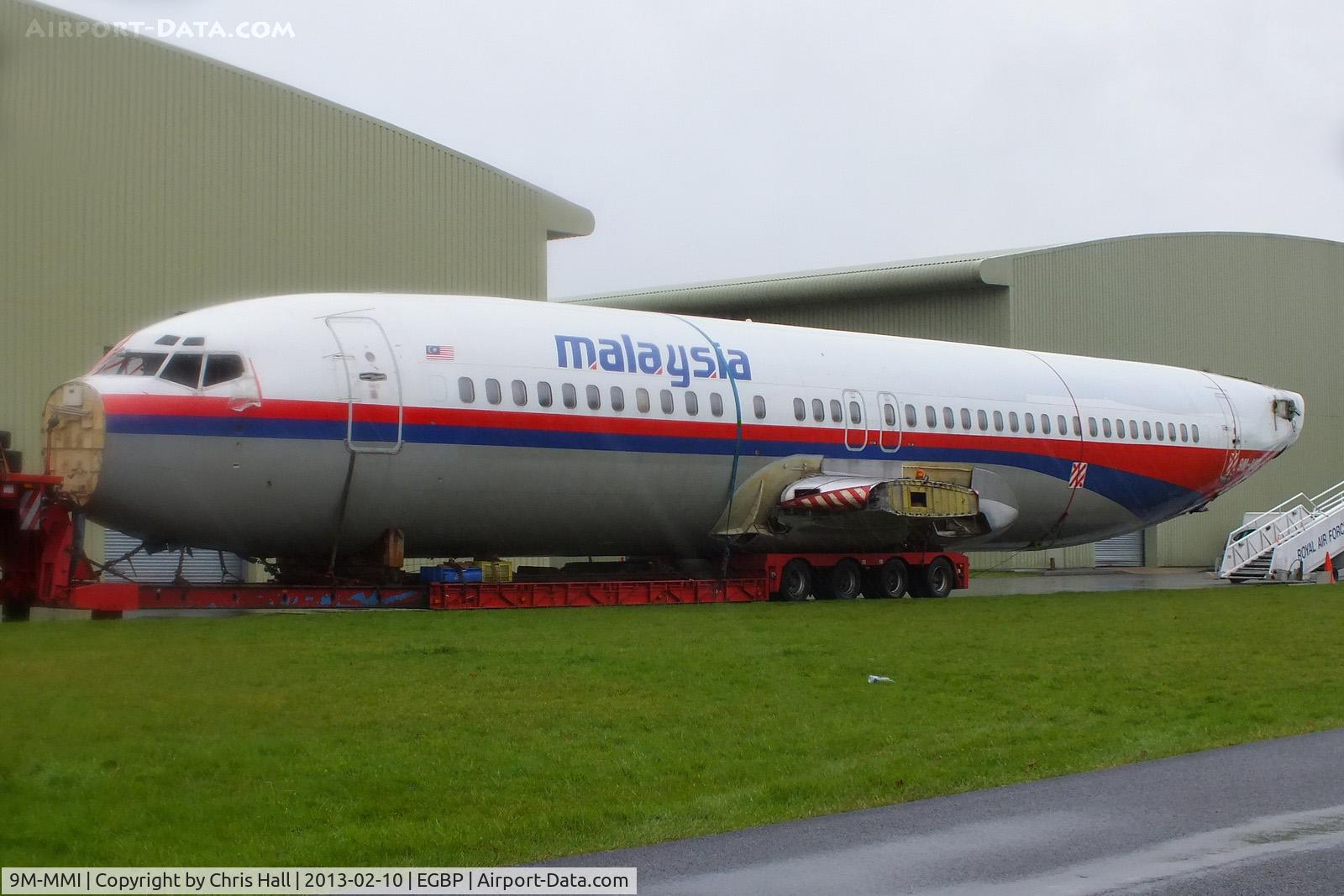 9M-MMI, 1992 Boeing 737-4H6 C/N 27096, ex Malaysia Airlines B737 fuselage on a lowloader at Kemble