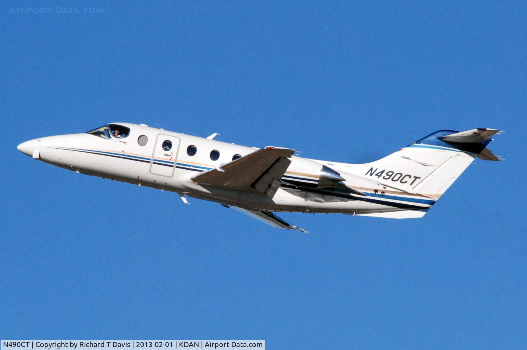 N490CT, 2007 Hawker Beechcraft 400A Beechjet C/N RK-546, 2007 Hawker 400 departing Danville Va.